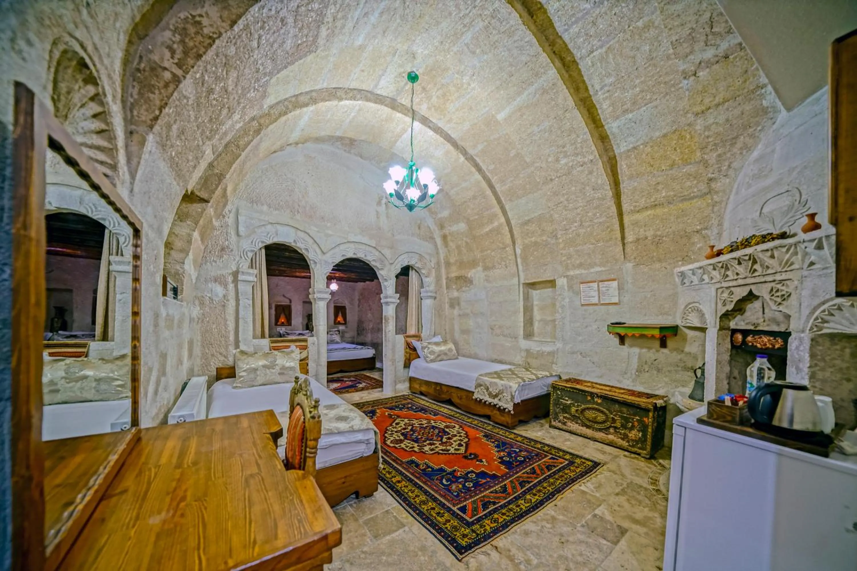 Photo of the whole room in Elysee Cave House