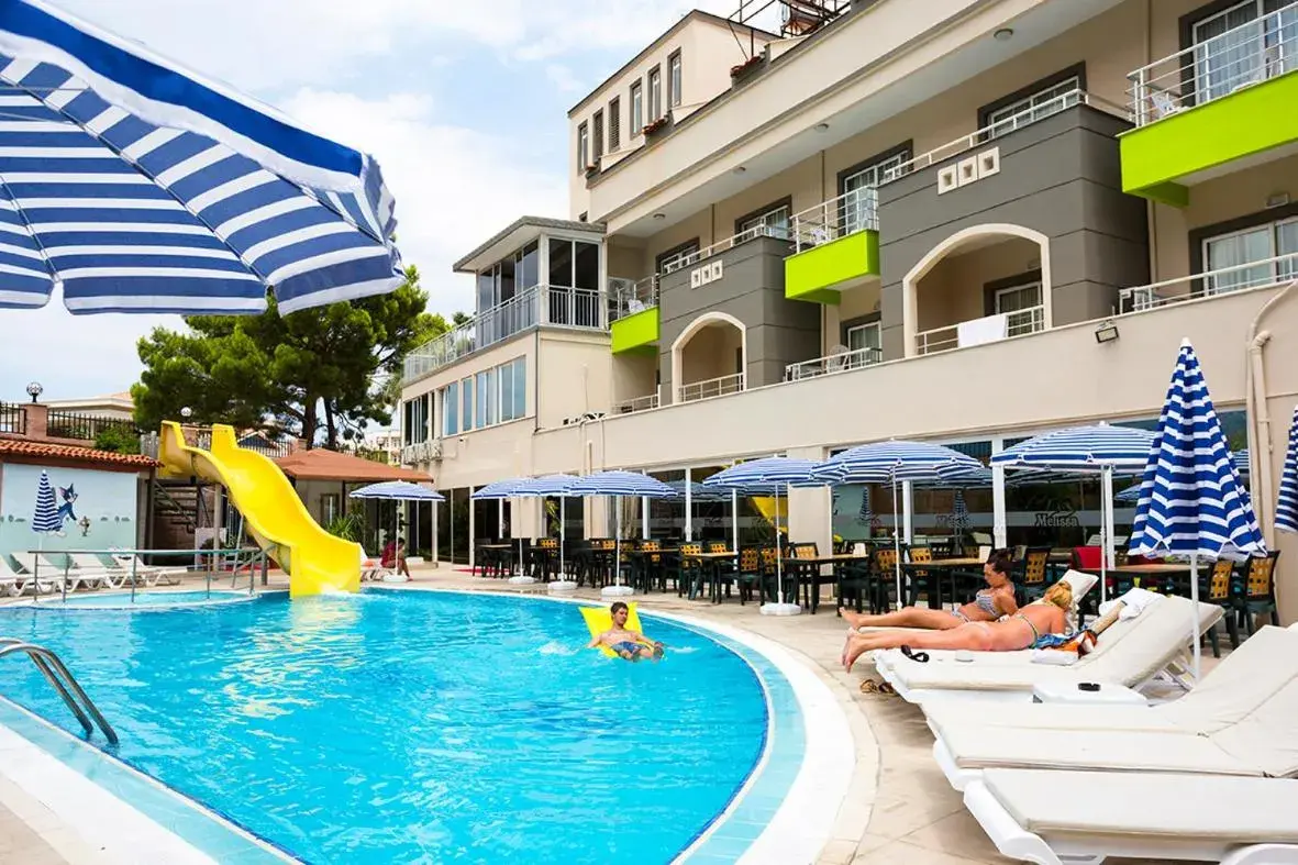 Swimming pool in Rich Melissa Hotel Swimming pool in Rich Melissa Hotel