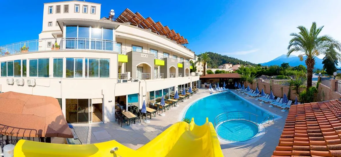 Swimming pool in Rich Melissa Hotel