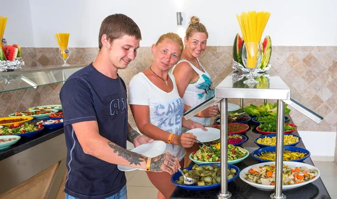 Restaurant/places to eat in Rich Melissa Hotel Restaurant/places to eat in Rich Melissa Hotel