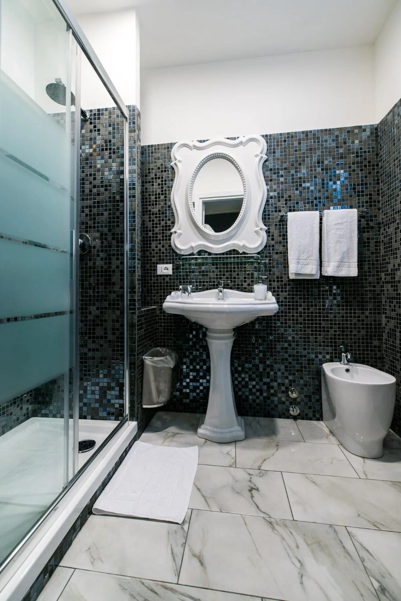 Shower in Hotel Antica Locanda