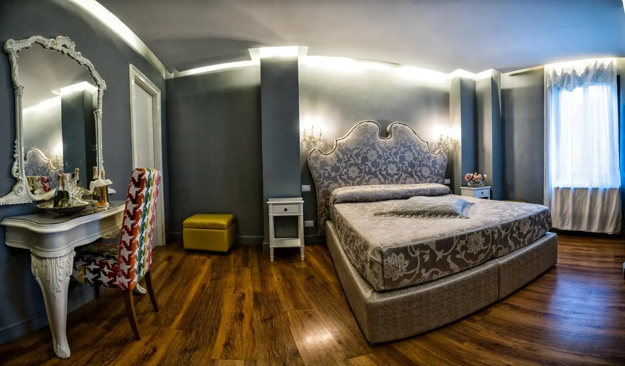 Photo of the whole room, Bed in Hotel Antica Locanda Photo of the whole room, Bed in Hotel Antica Locanda