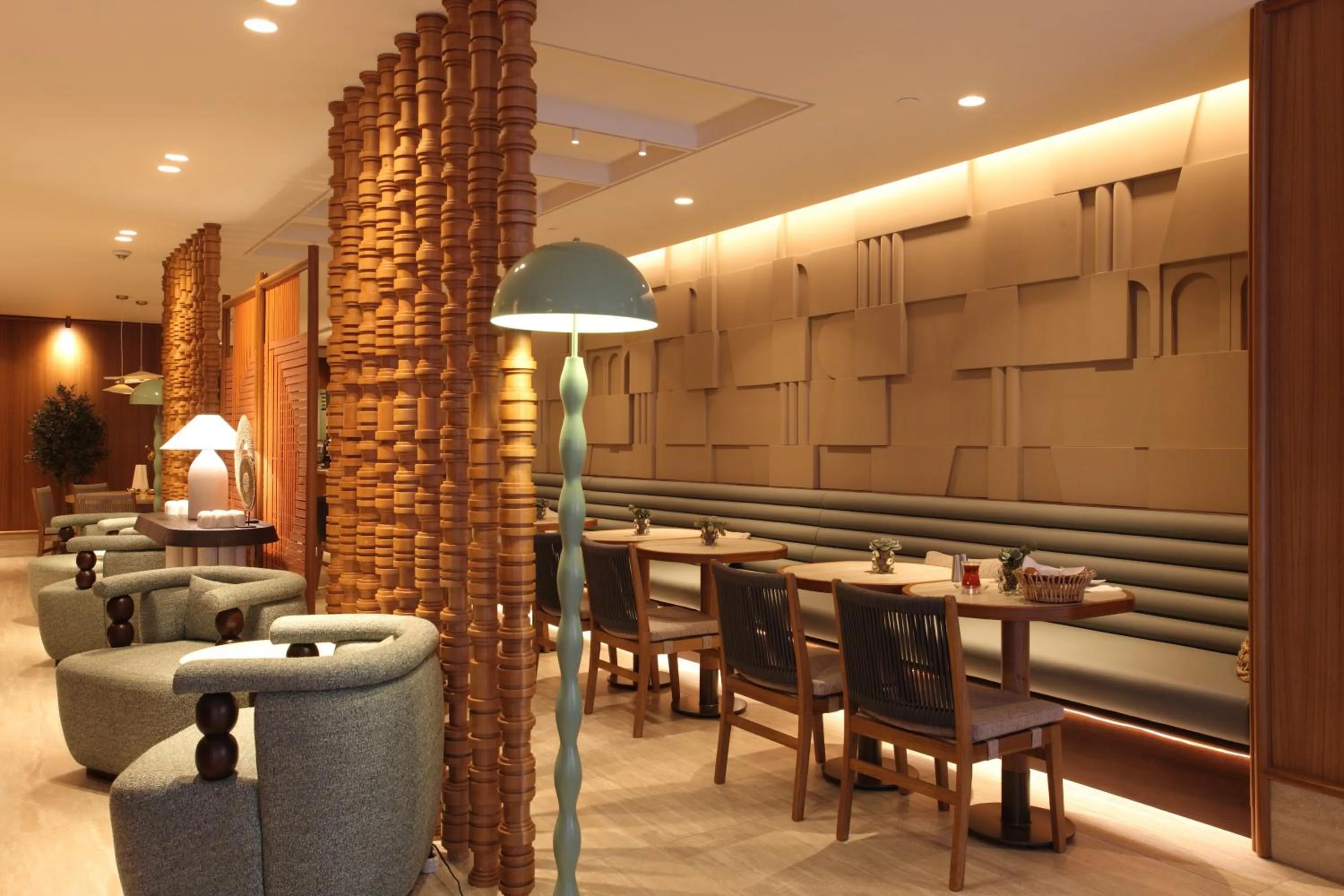 Restaurant/places to eat in Housez Suites & Apartments Special Class