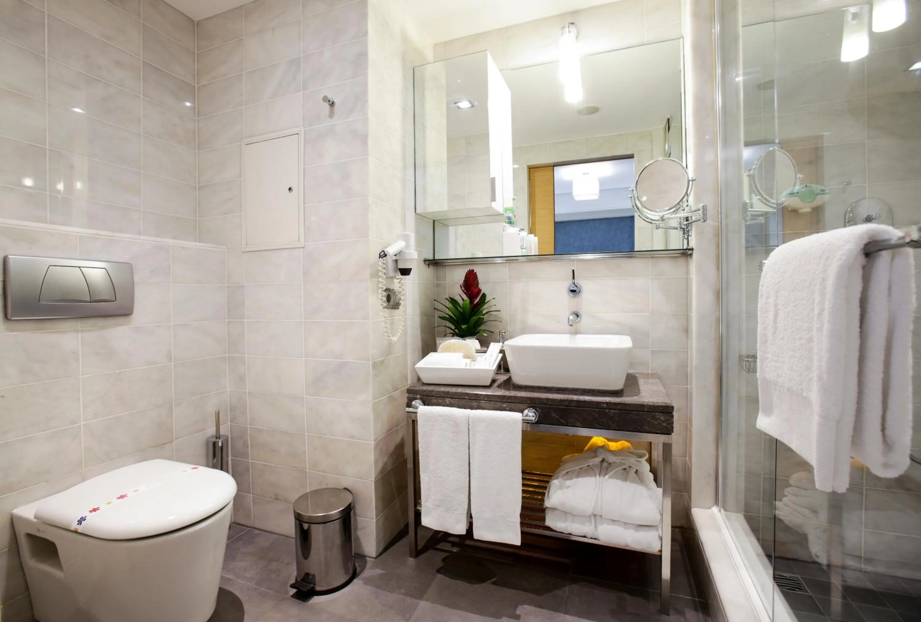 Bathroom in Housez Suites & Apartments Special Class