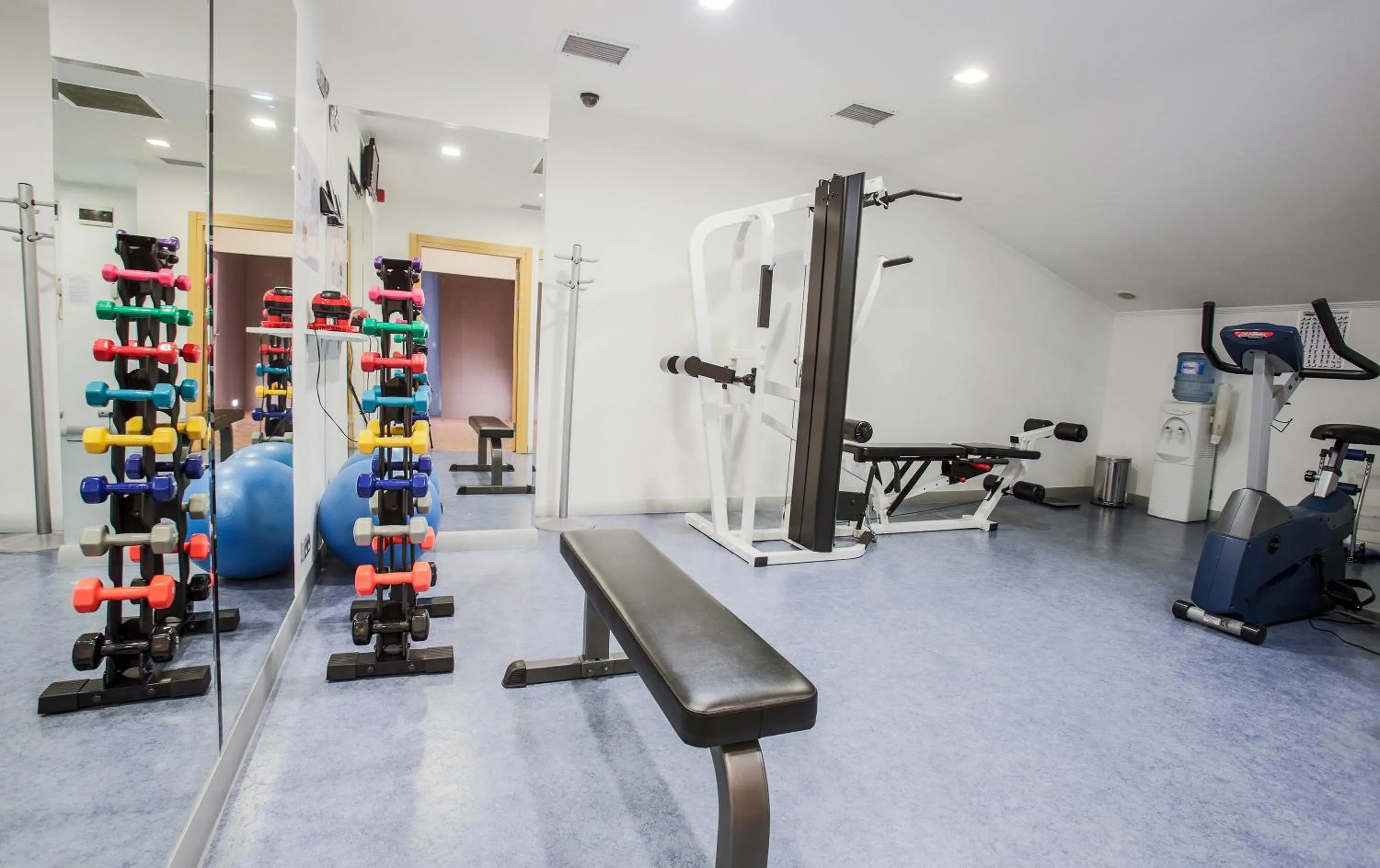 Fitness centre/facilities in Housez Suites & Apartments Special Class