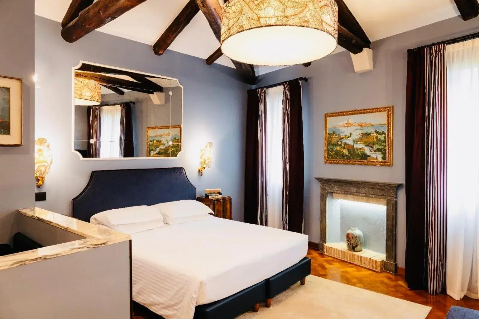 Triple Room in Pensione Accademia - Villa Maravege Triple Room in Pensione Accademia - Villa Maravege