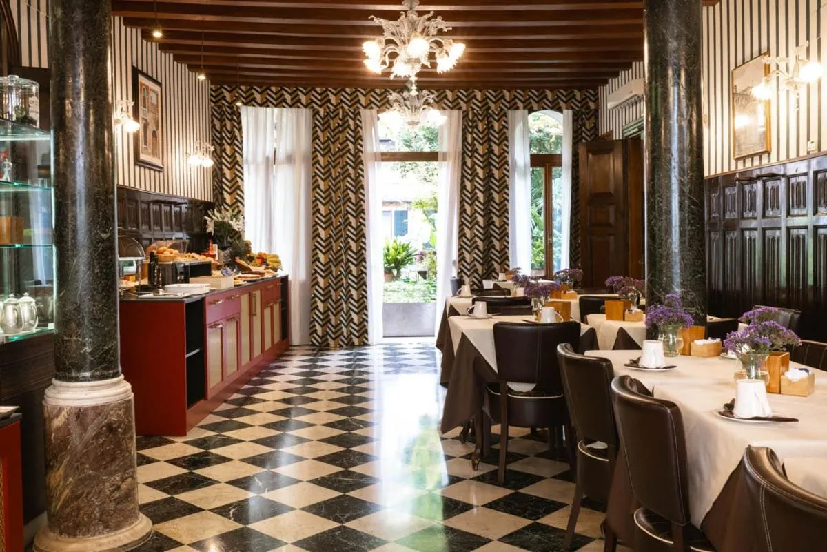 Food in Pensione Accademia - Villa Maravege