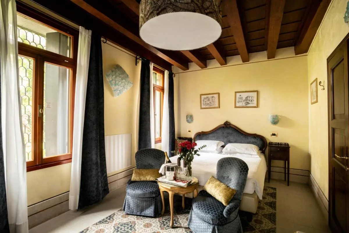 Bed in Pensione Accademia - Villa Maravege