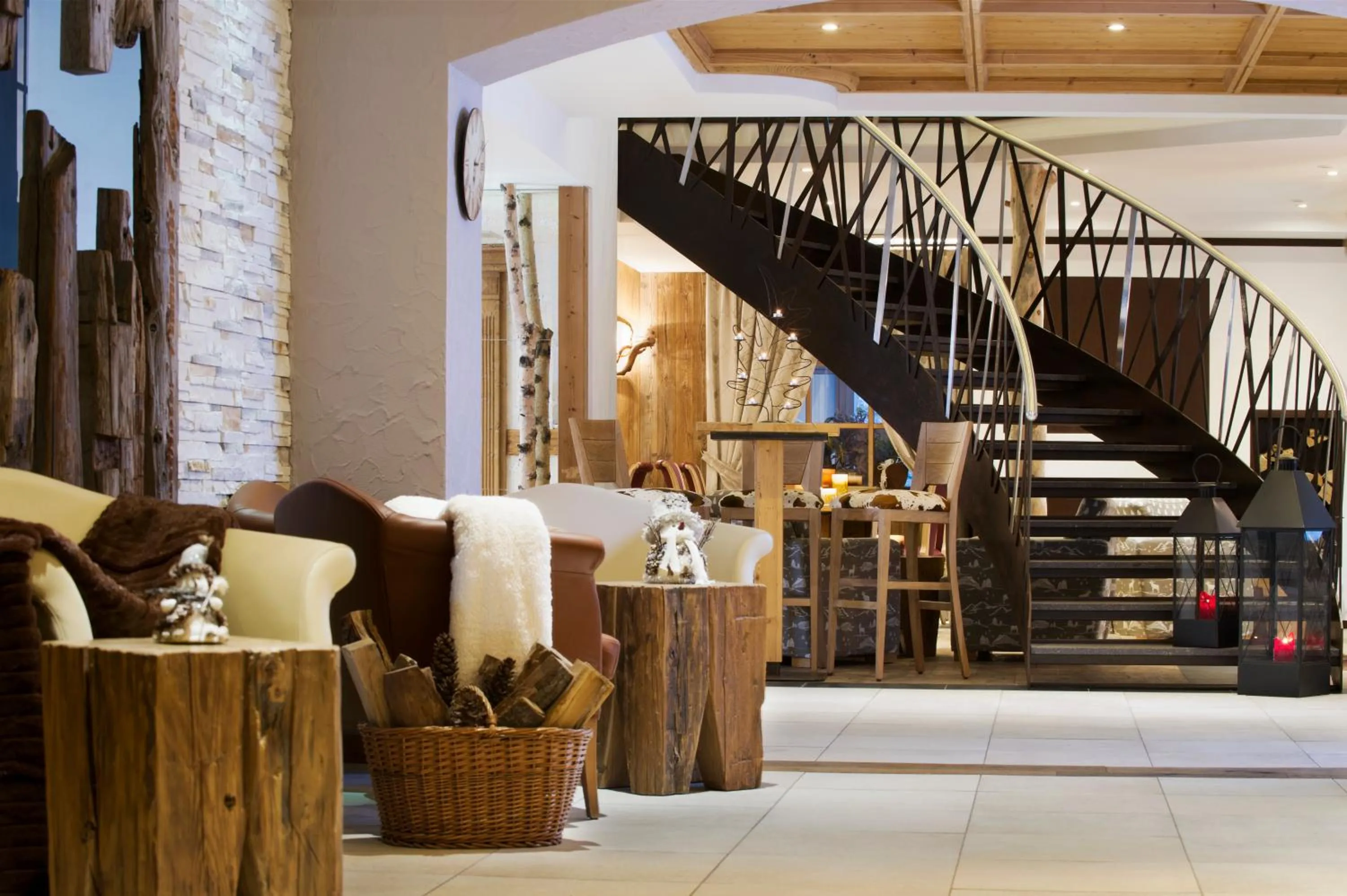 Lobby or reception in Sporthotel Romantic Plaza