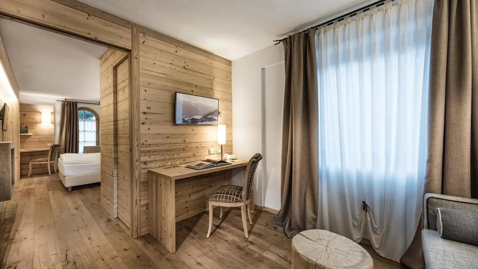 Living room, Bed in Sporthotel Romantic Plaza Living room, Bed in Sporthotel Romantic Plaza