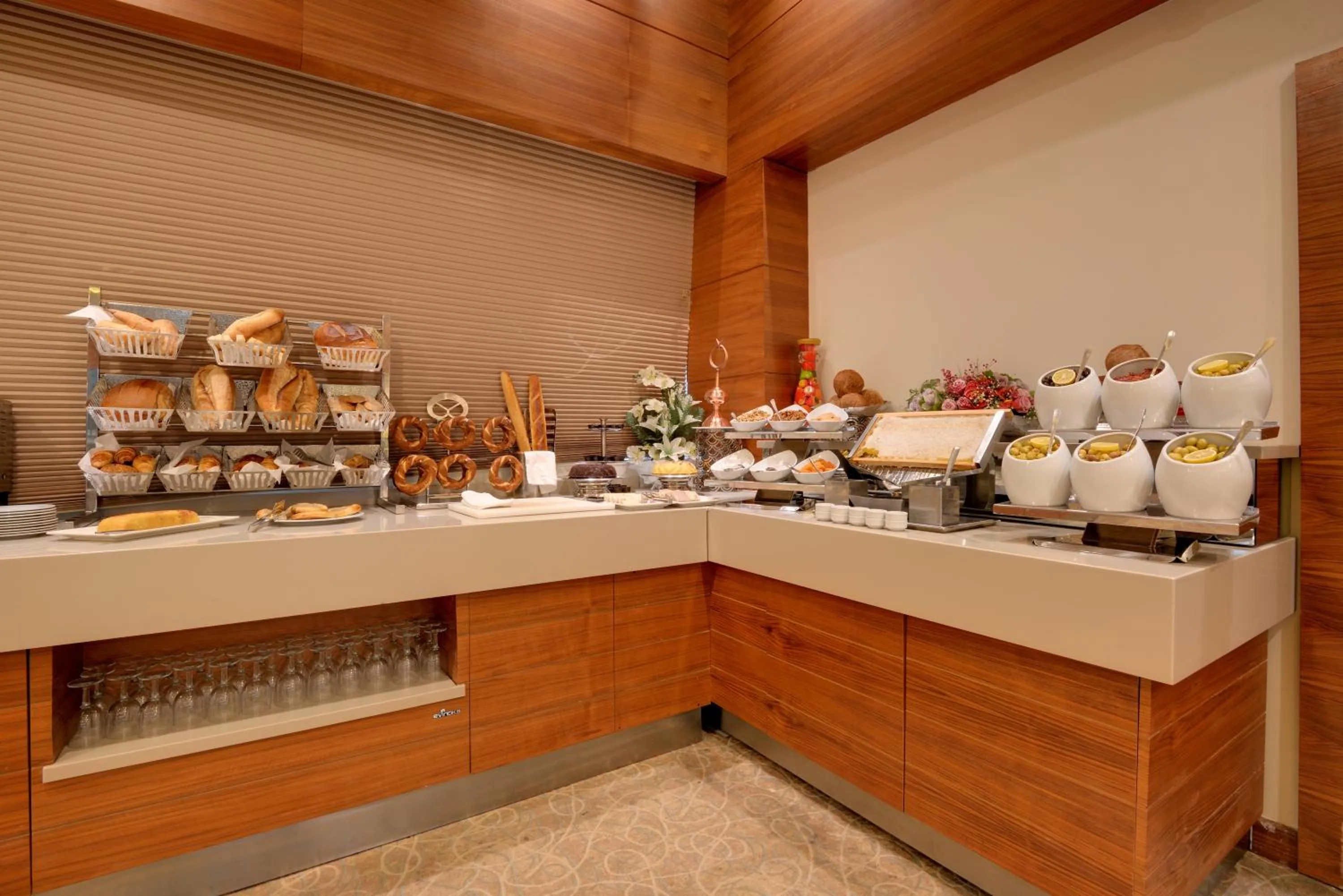 Buffet breakfast in Baia Bursa Hotel