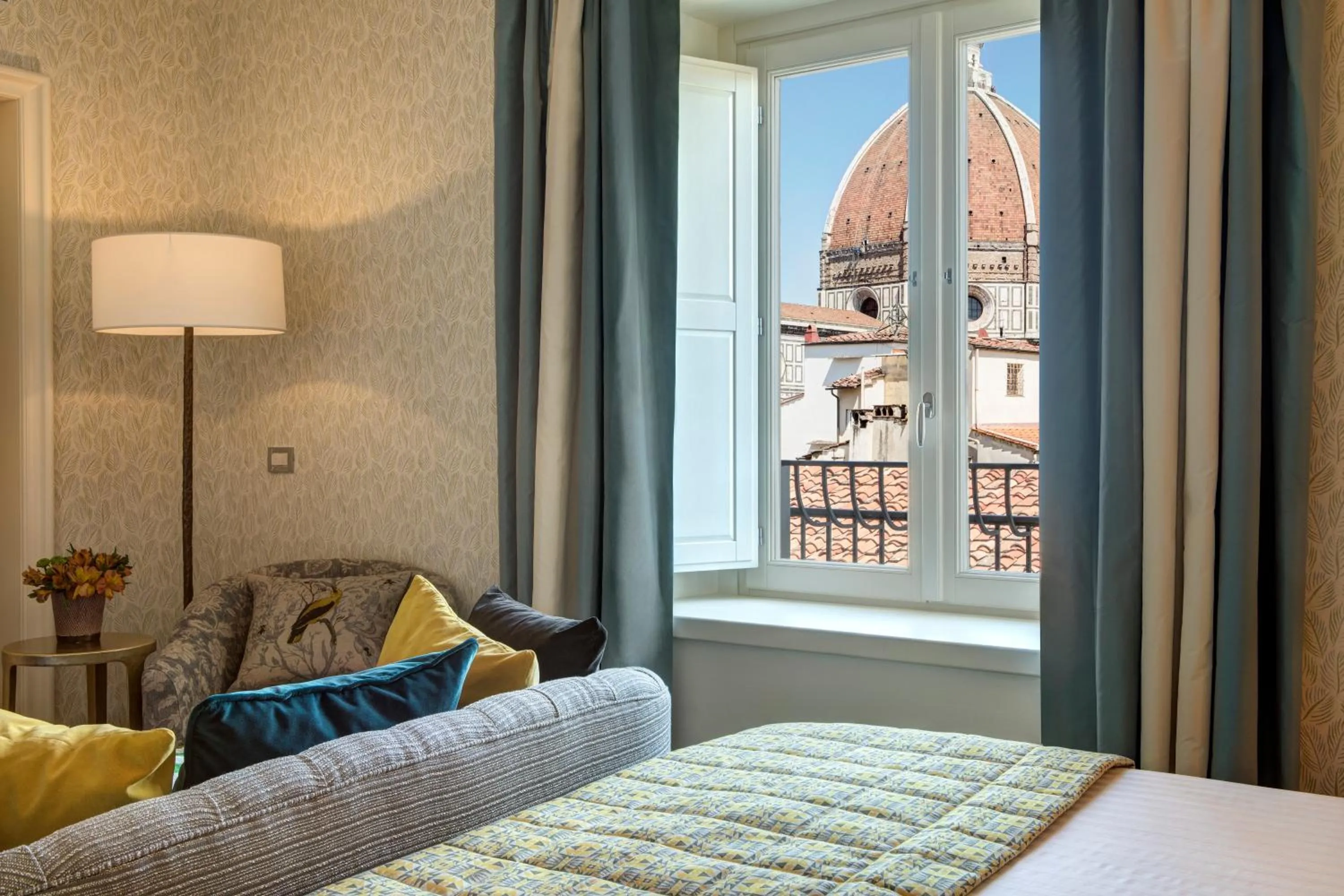 View (from property/room), Bed in Rocco Forte Hotel Savoy