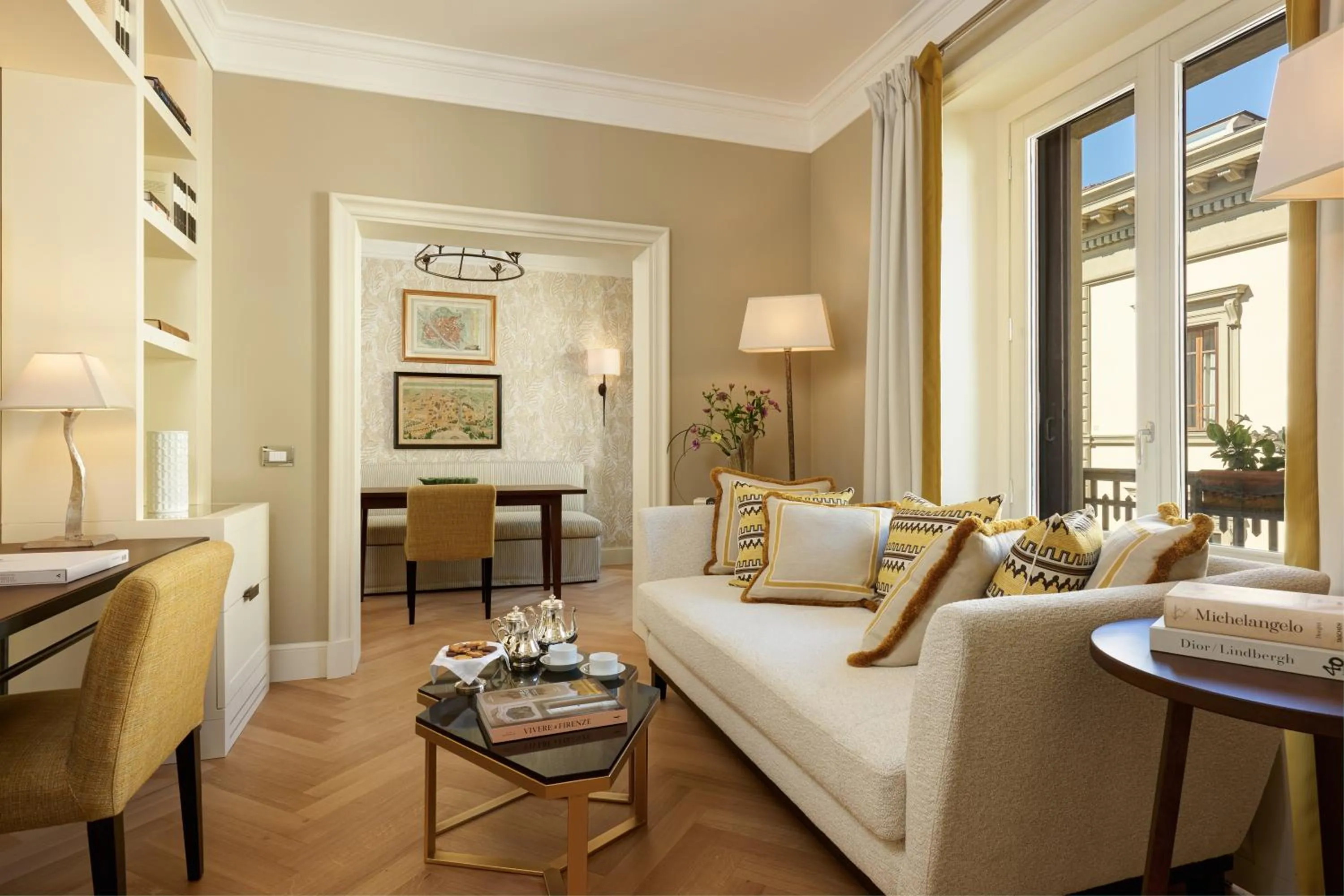 Living room in Rocco Forte Hotel Savoy