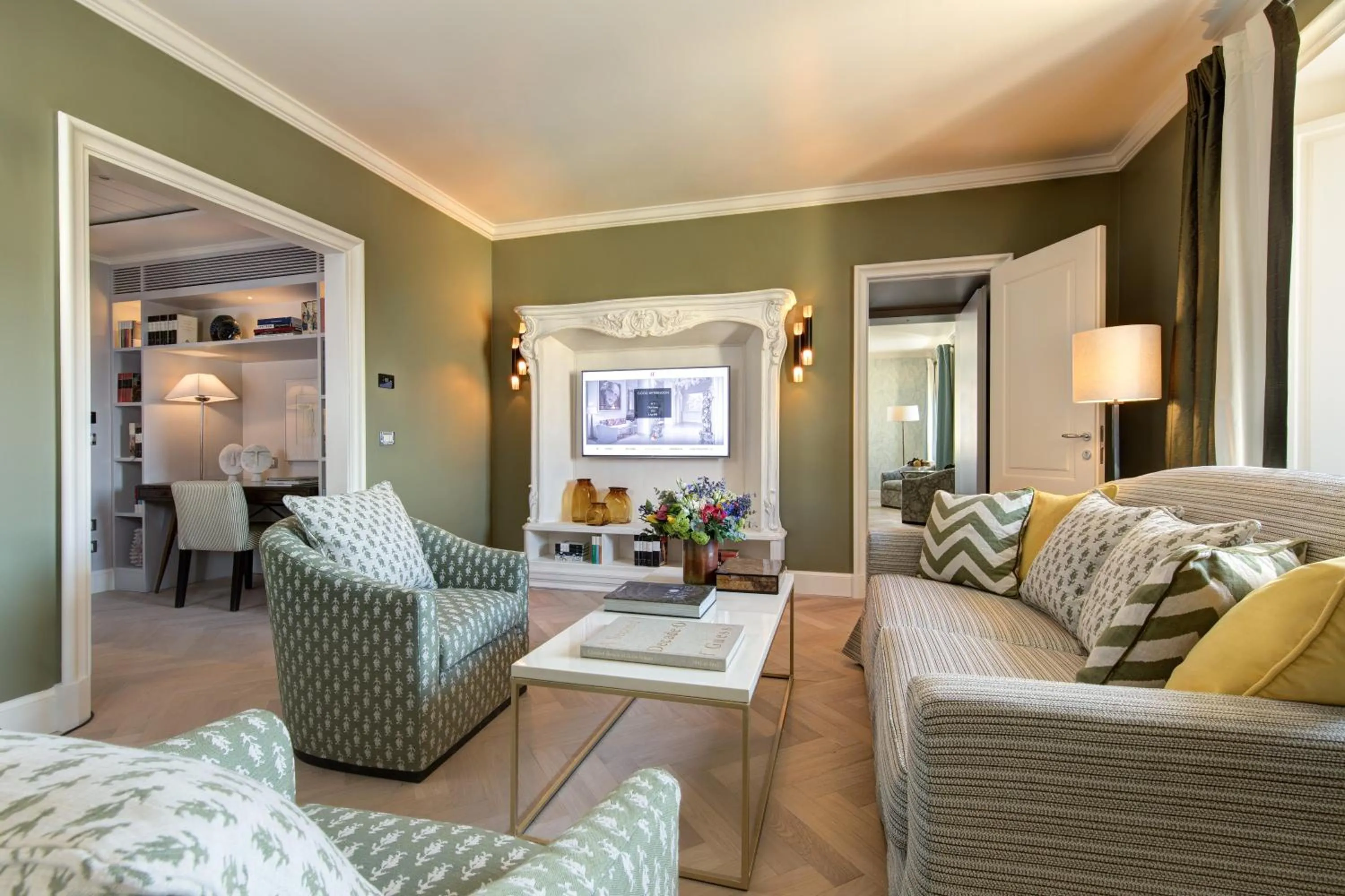 TV and multimedia in Rocco Forte Hotel Savoy