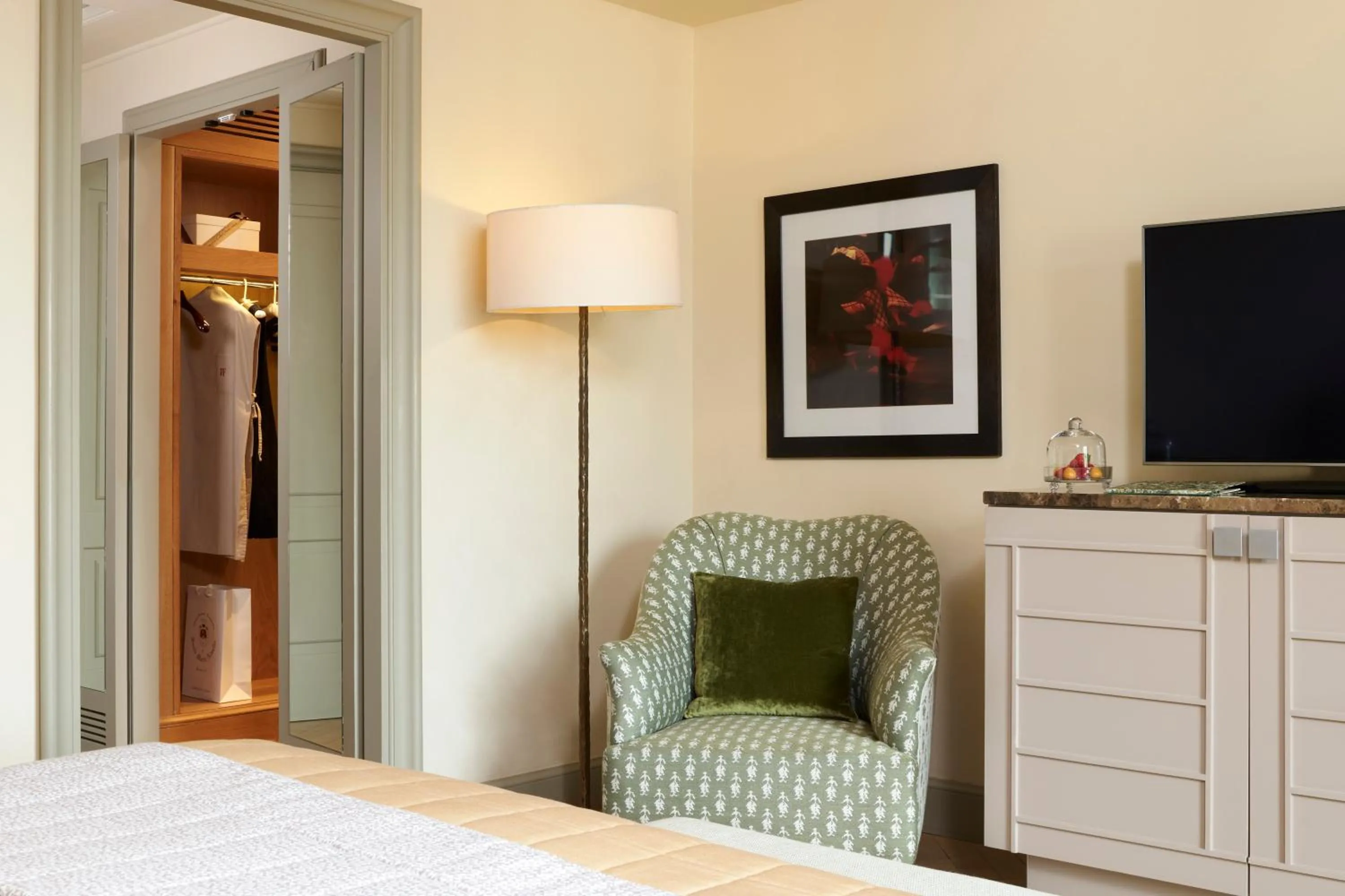 Bedroom, Bed in Rocco Forte Hotel Savoy