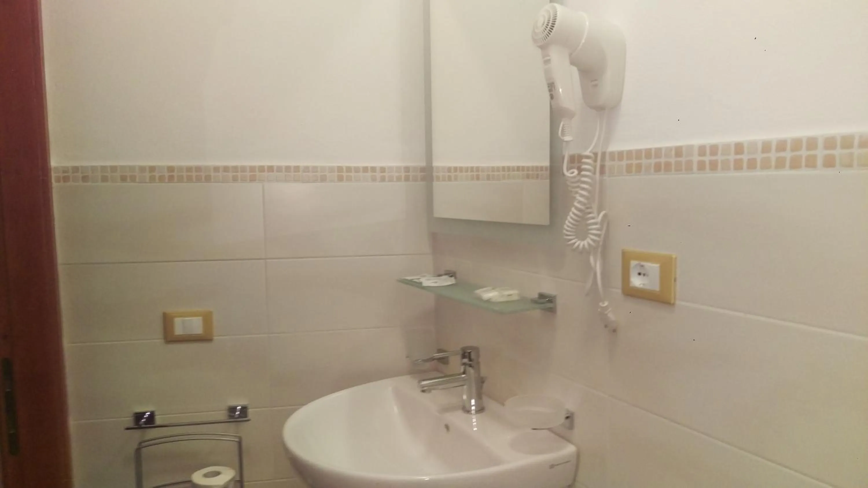 Bathroom in Affittacamere Rollando