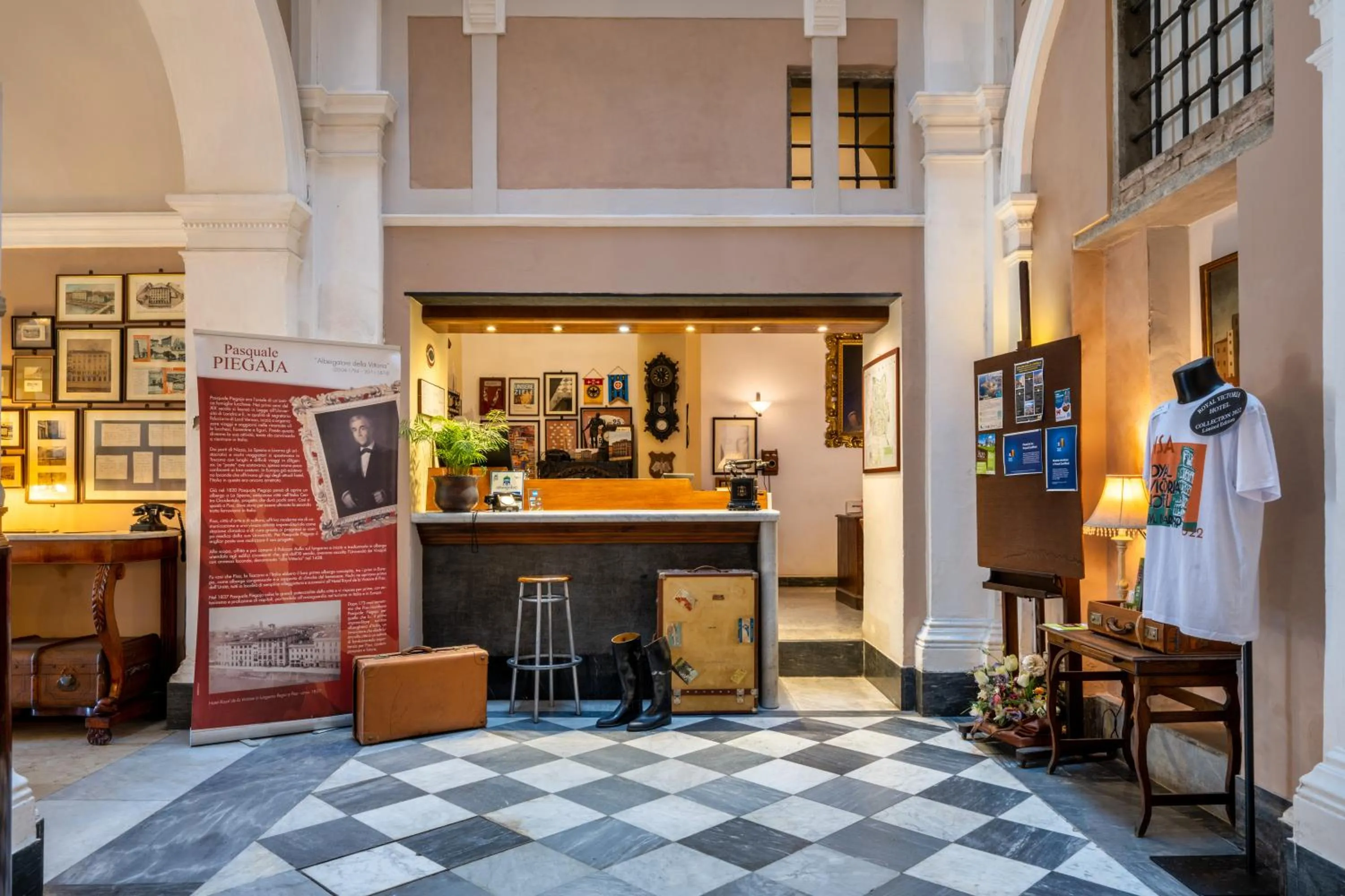 Lobby or reception in Royal Victoria Hotel