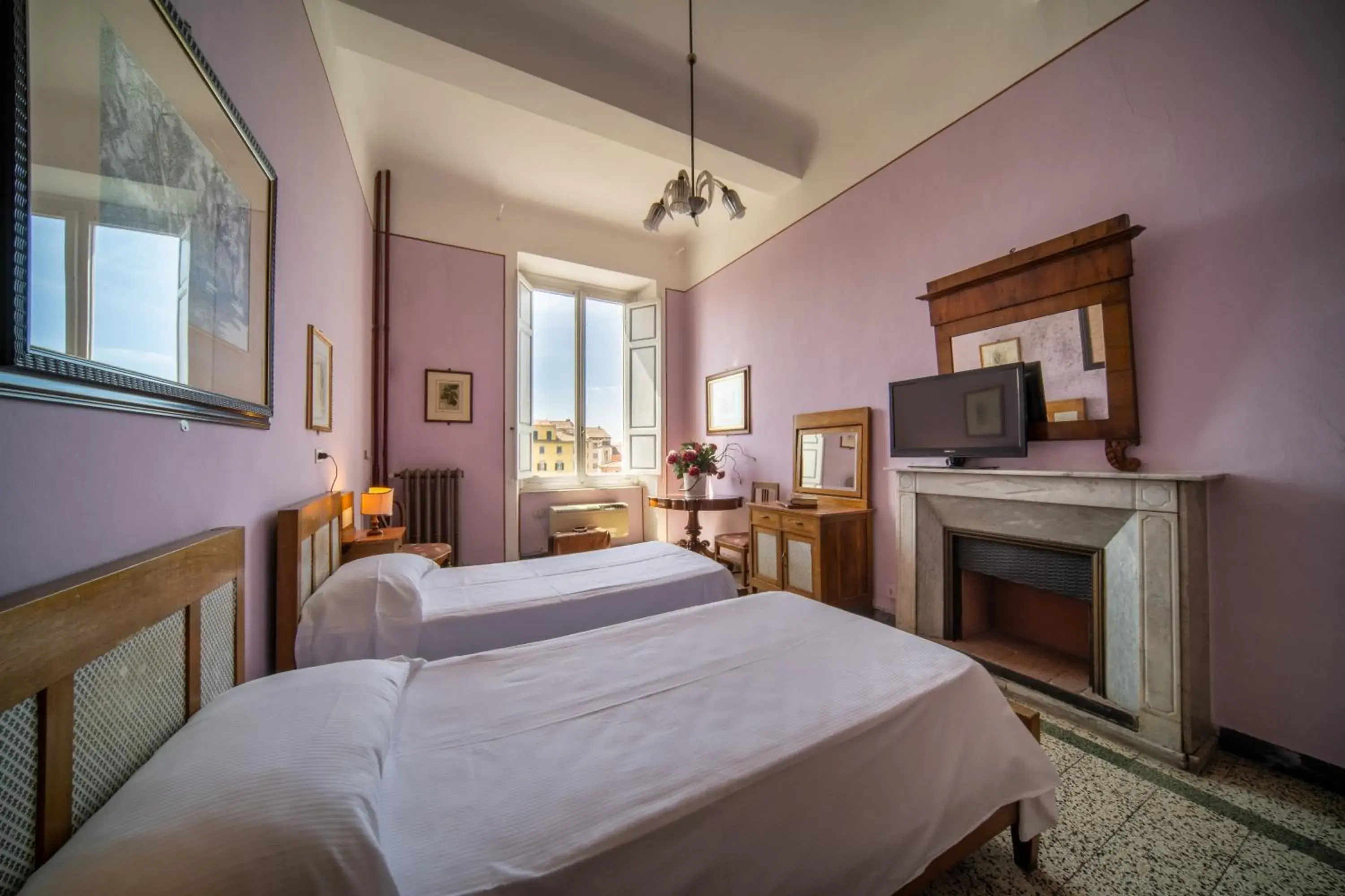 Classic Double or Twin Room with River View in Royal Victoria Hotel Classic Double or Twin Room with River View in Royal Victoria Hotel