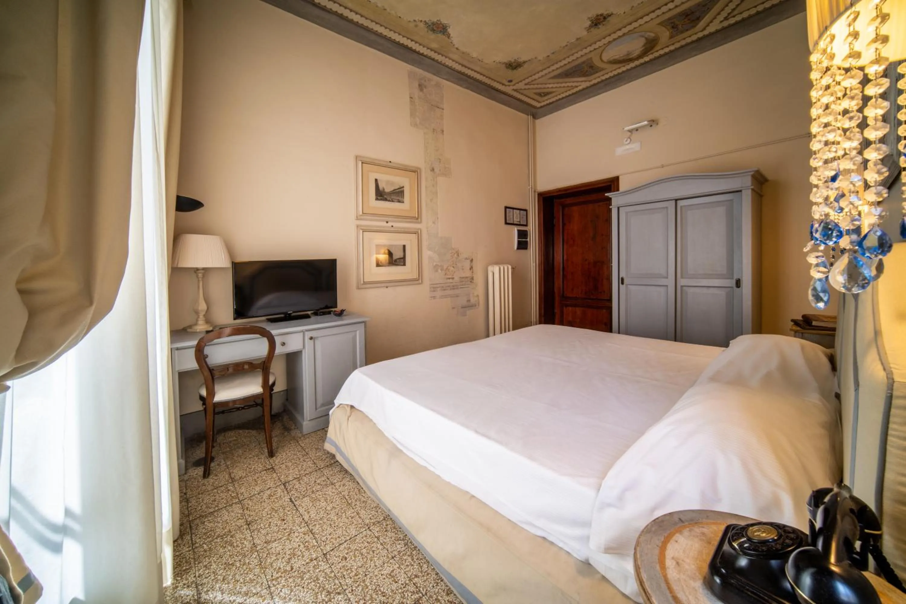 Bedroom, Bed in Royal Victoria Hotel