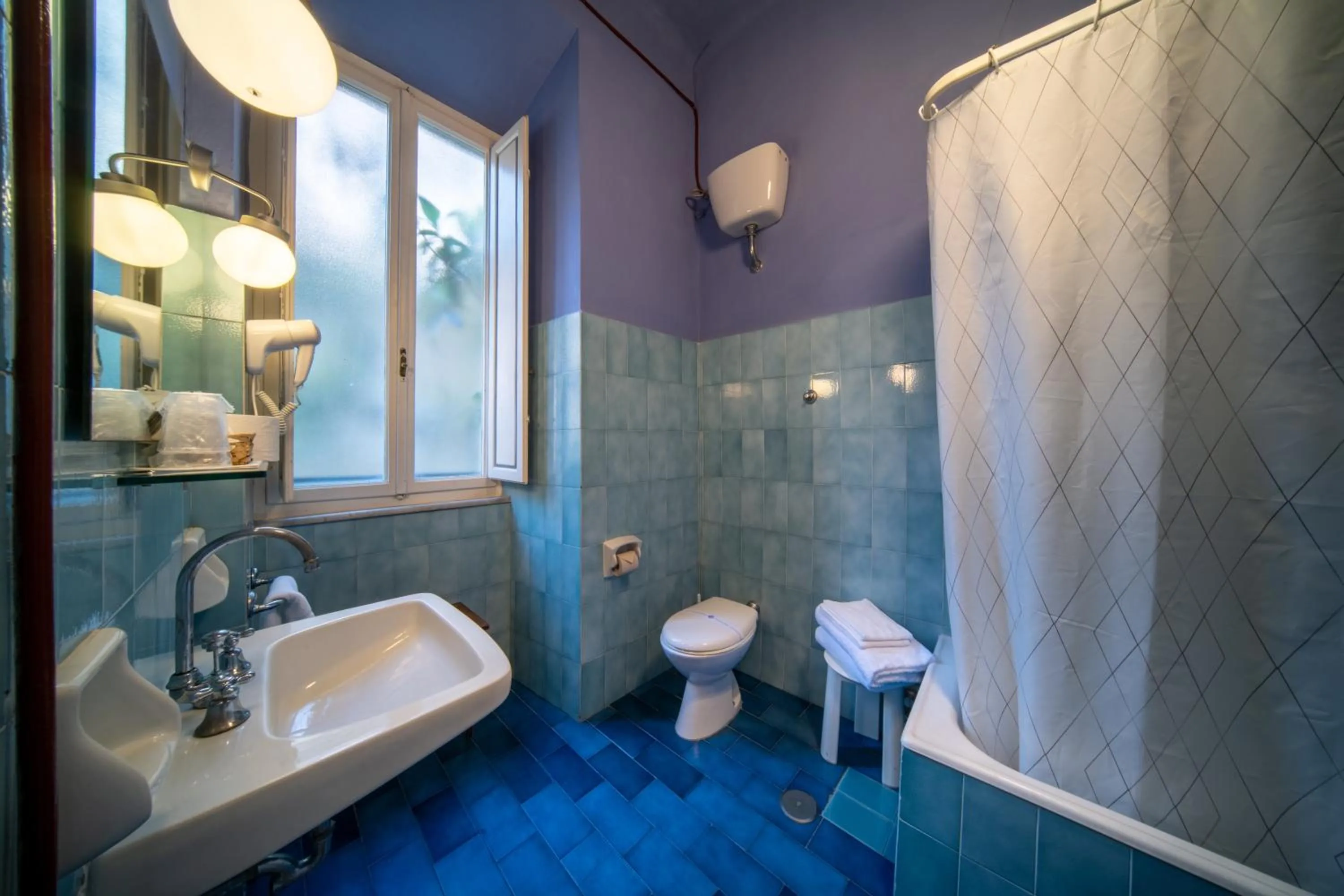 Bathroom in Royal Victoria Hotel