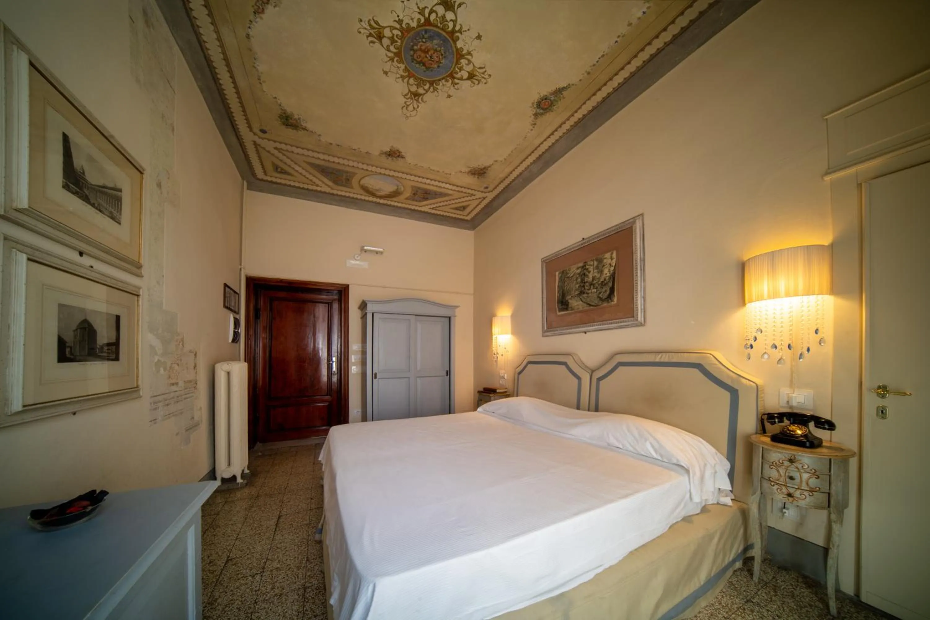 Bedroom, Bed in Royal Victoria Hotel