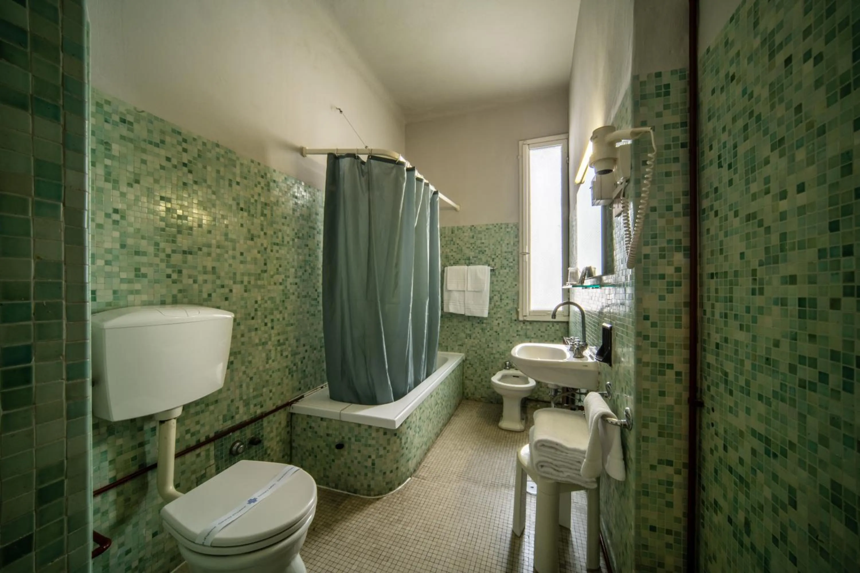 Bathroom in Royal Victoria Hotel