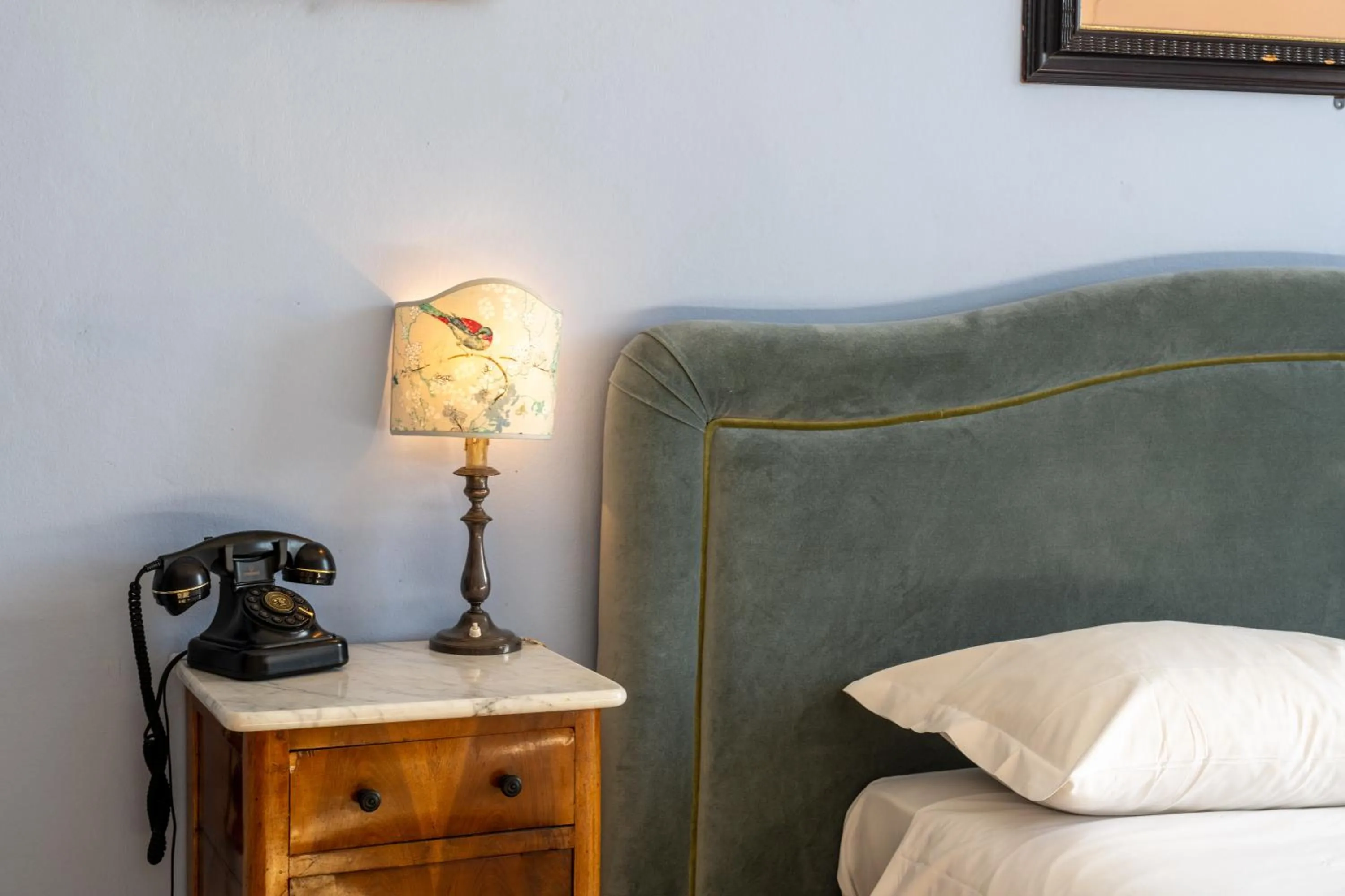 Bedroom, Bed in Royal Victoria Hotel