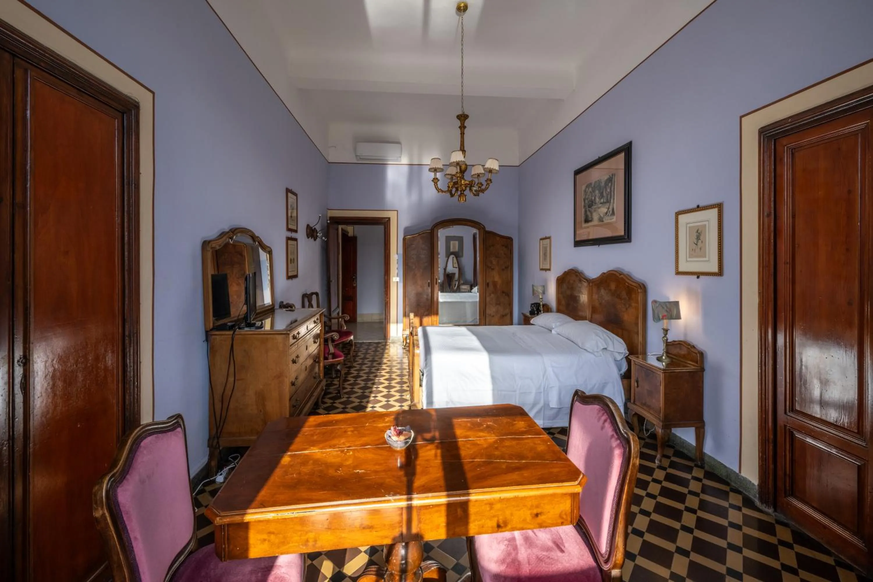 View (from property/room), Bed in Royal Victoria Hotel