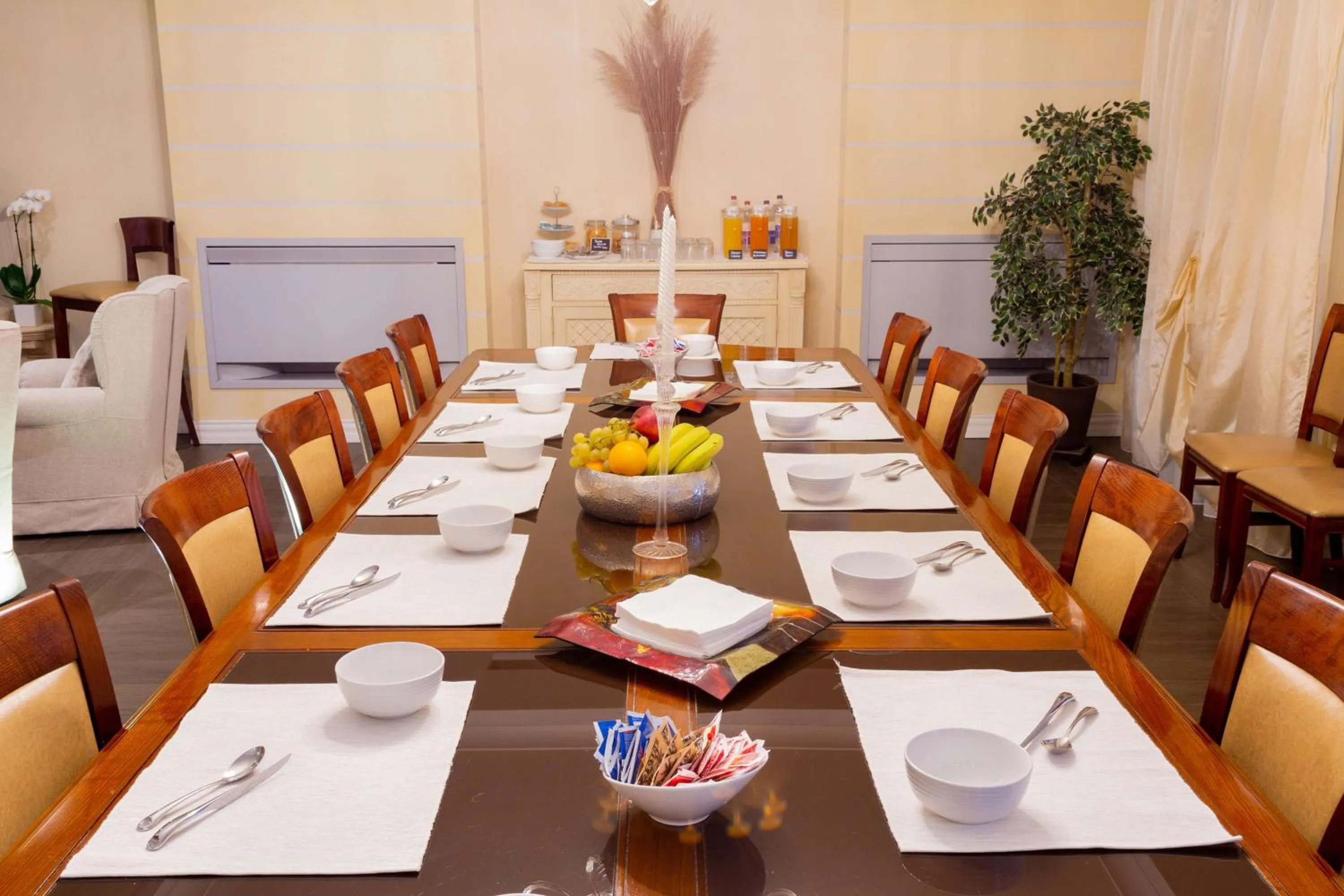 Restaurant/places to eat in Hotel Patavium