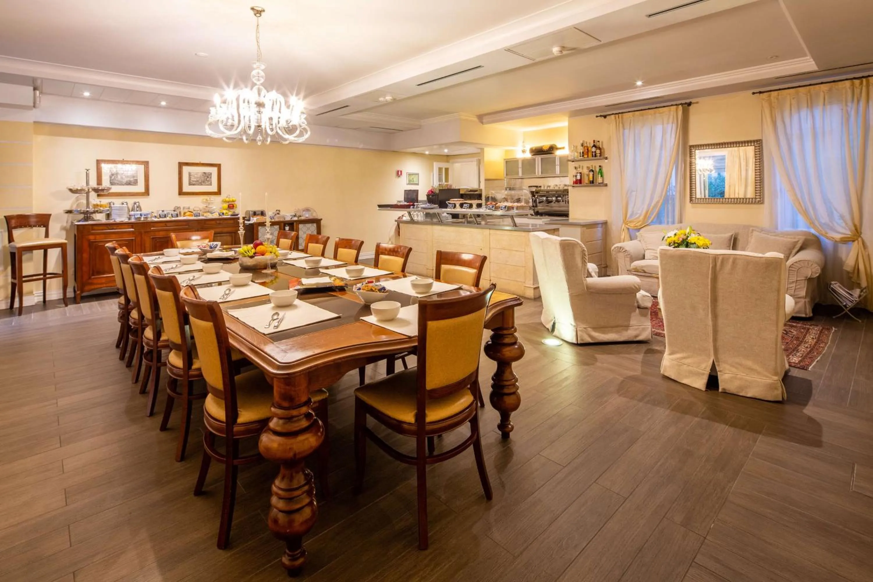 Restaurant/places to eat in Hotel Patavium