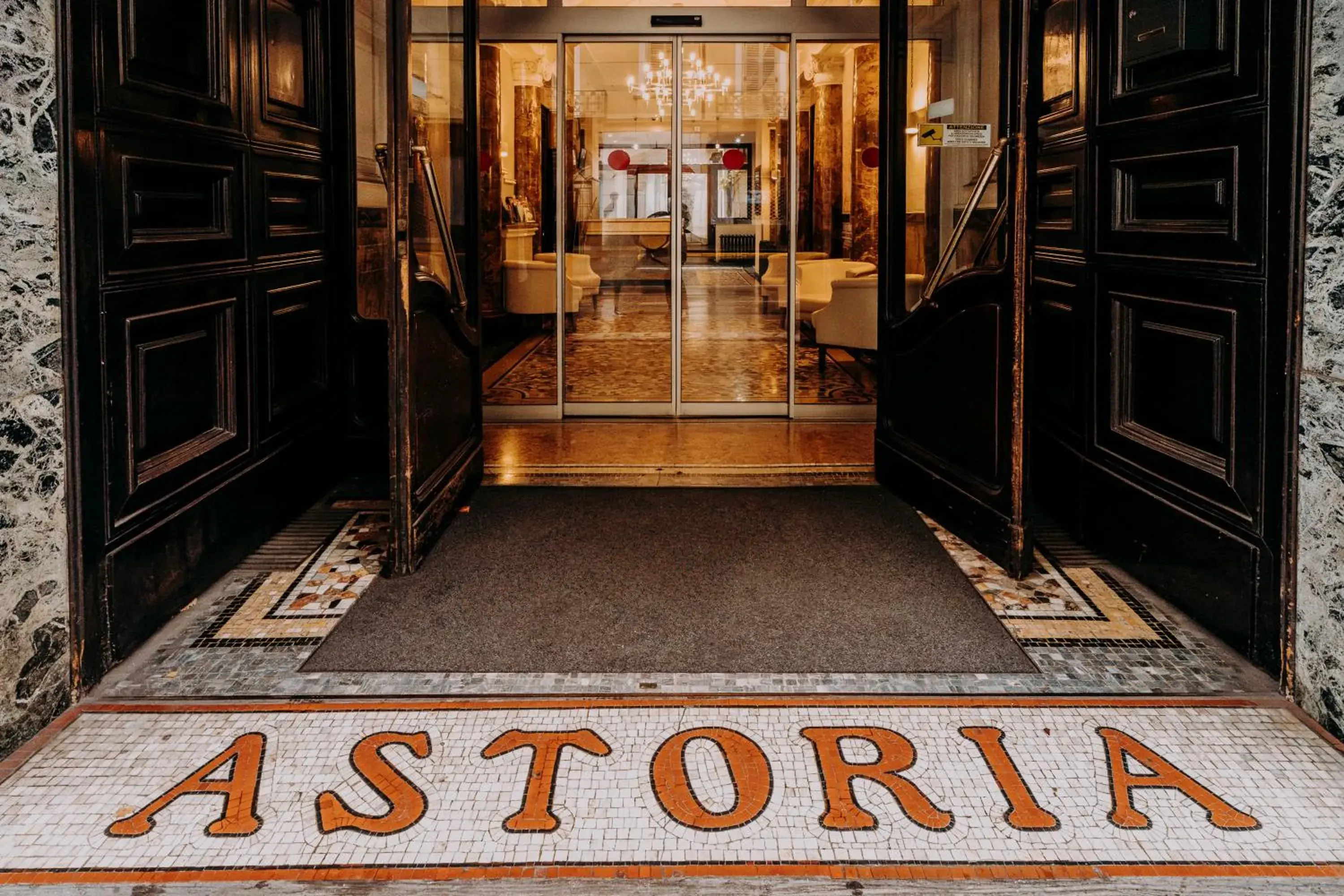 Facade/entrance in Hotel Astoria Facade/entrance in Hotel Astoria