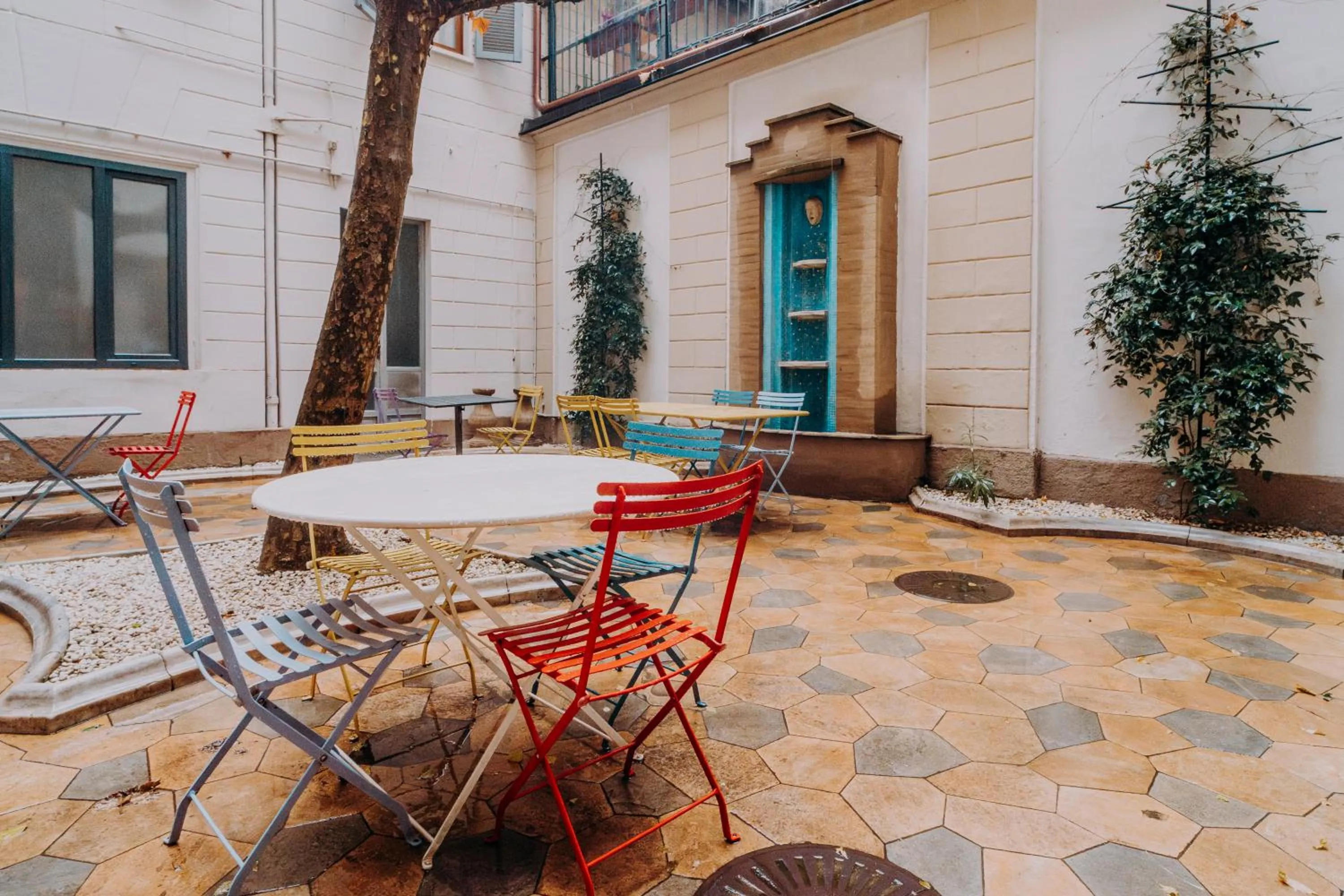 Inner courtyard view in Hotel Astoria