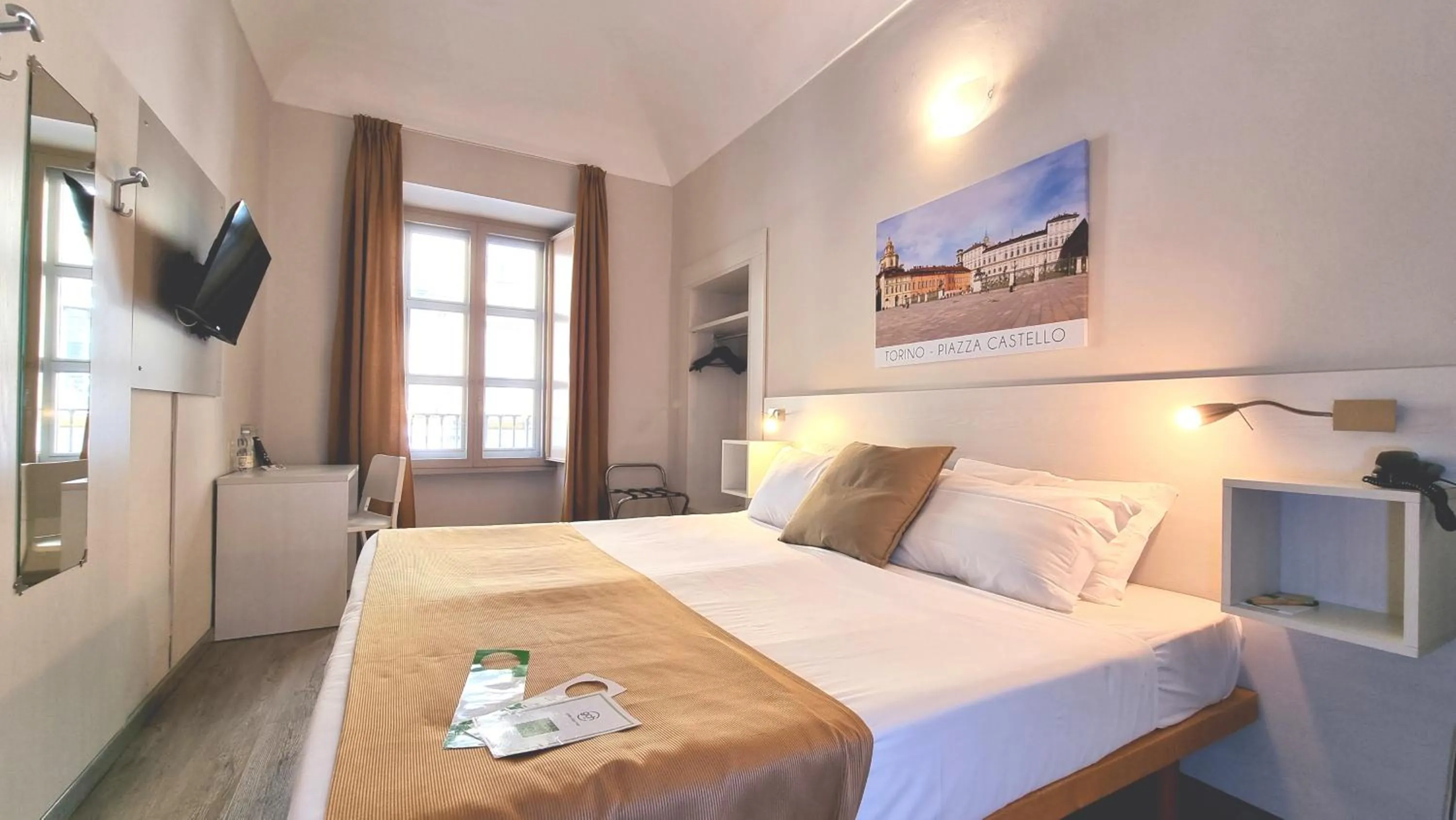 Bed in Hotel Astoria