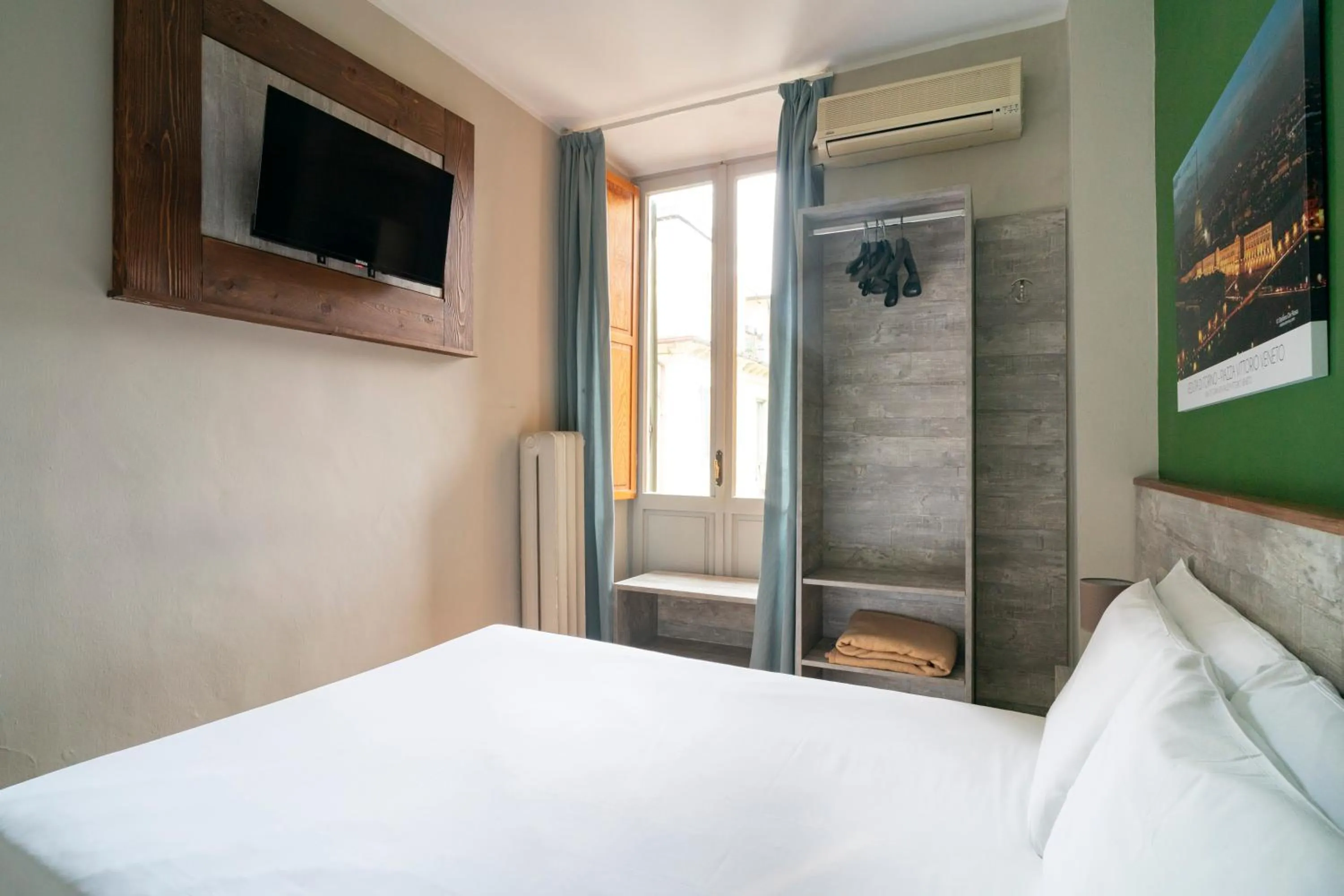 Bed in Hotel Astoria