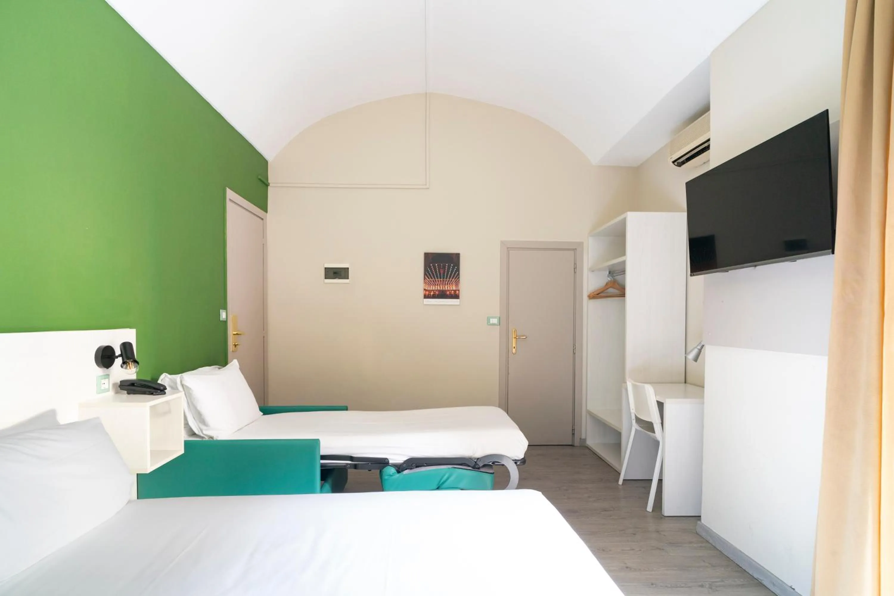 Bed in Hotel Astoria