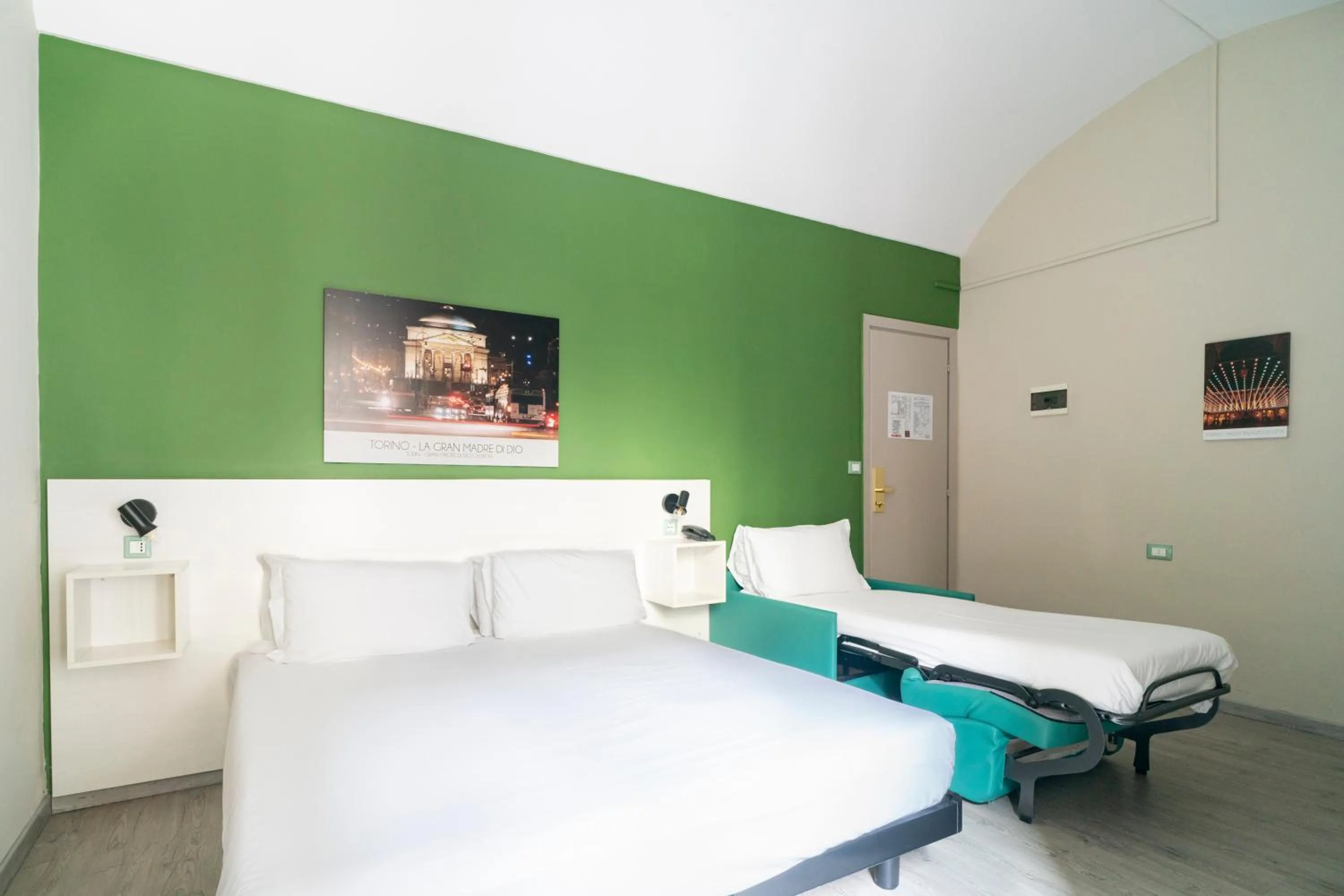 Bed in Hotel Astoria