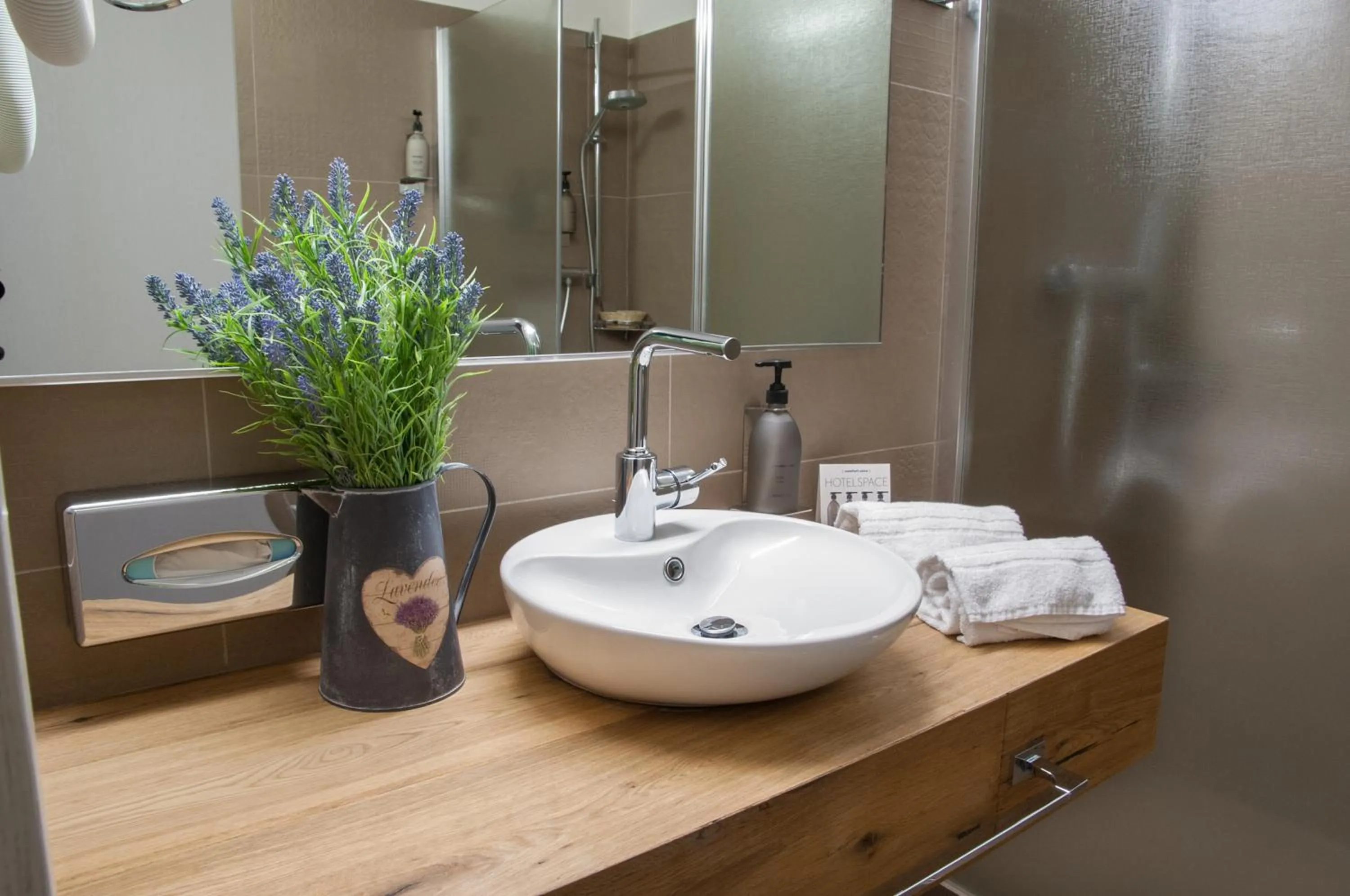 Bathroom in Alexander Charme Hotel
