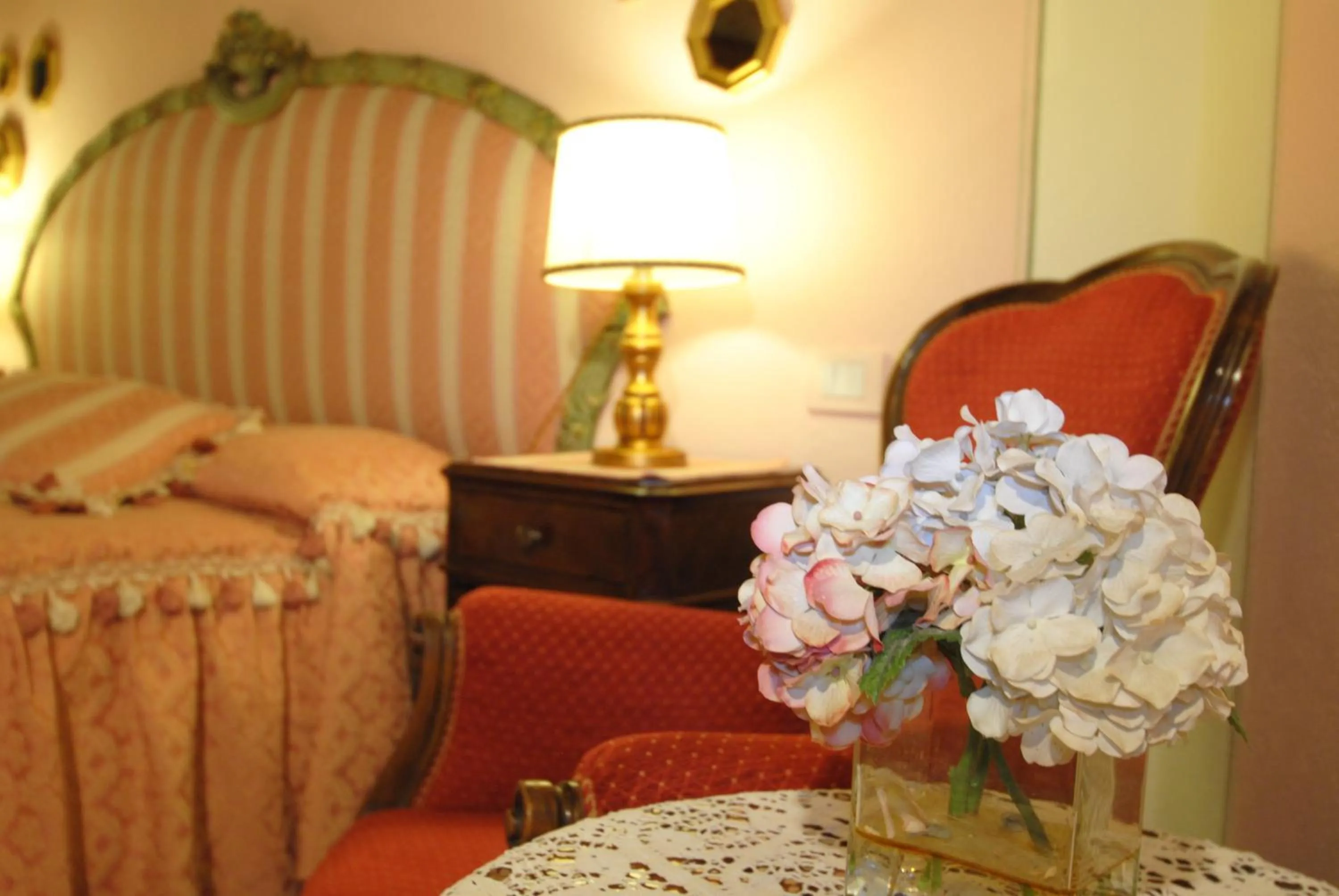 Decorative detail, Bed in Torre Sangiovanni Albergo e Ristorante da Rosary