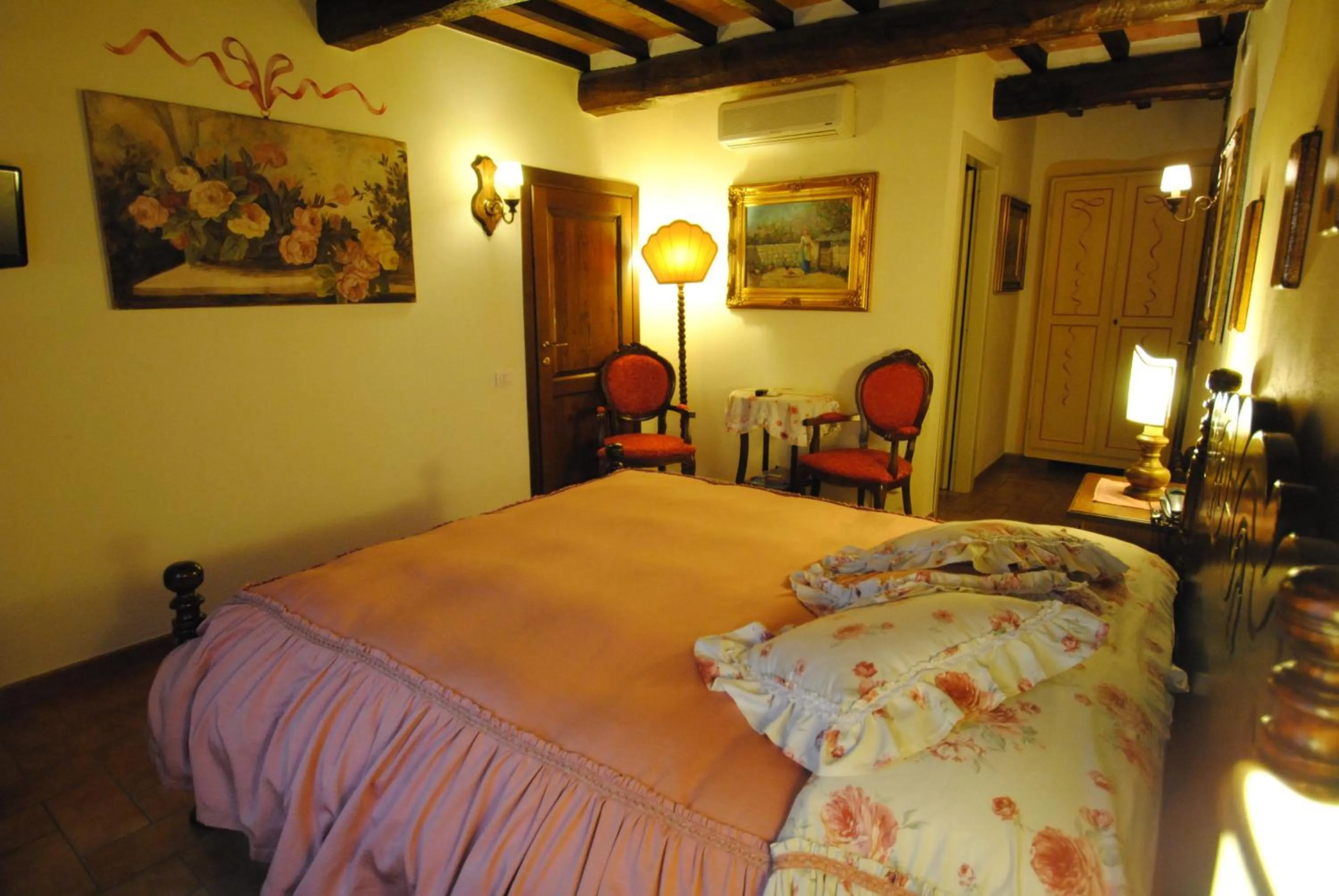 Photo of the whole room, Bed in Torre Sangiovanni Albergo e Ristorante da Rosary