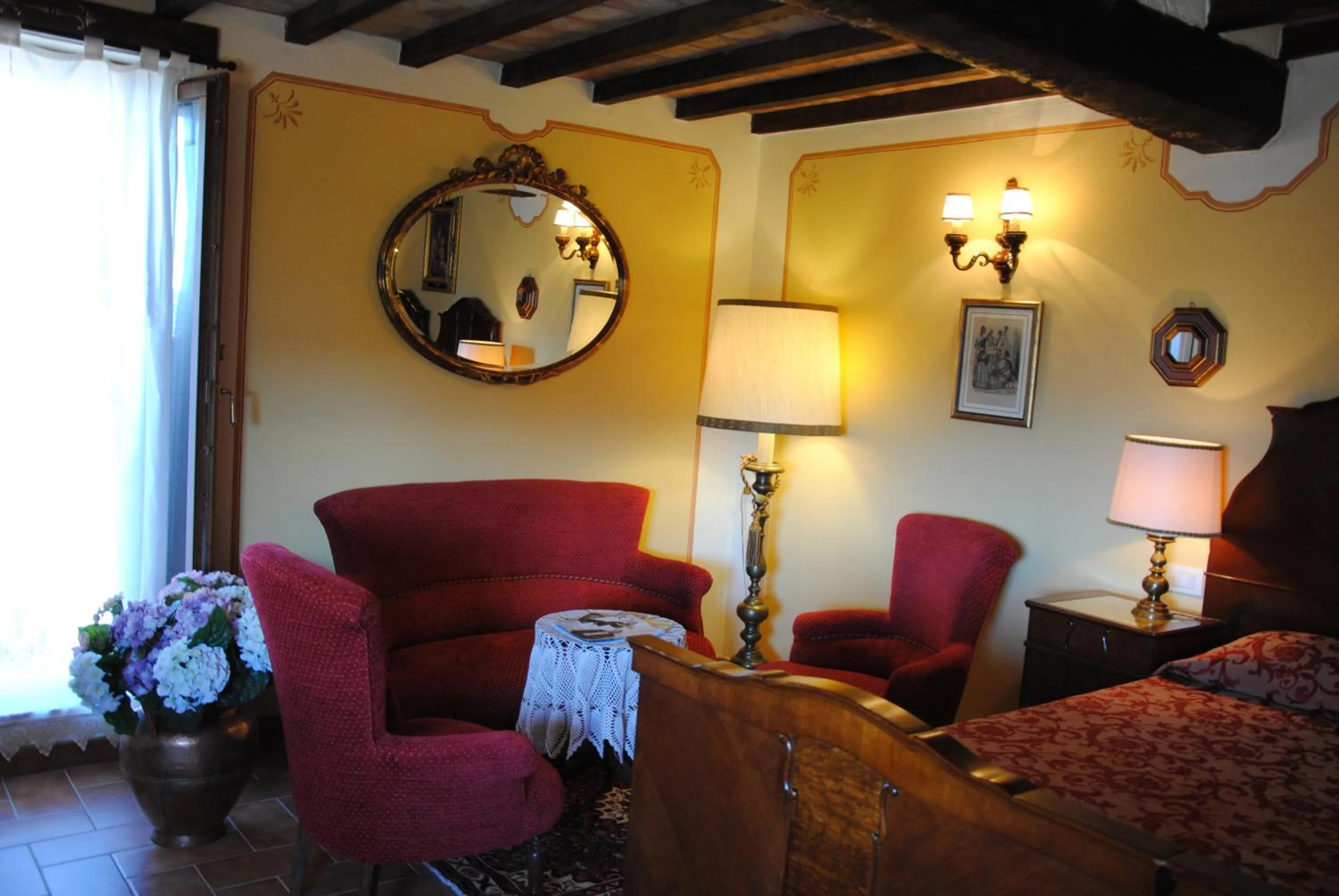 Photo of the whole room in Torre Sangiovanni Albergo e Ristorante da Rosary