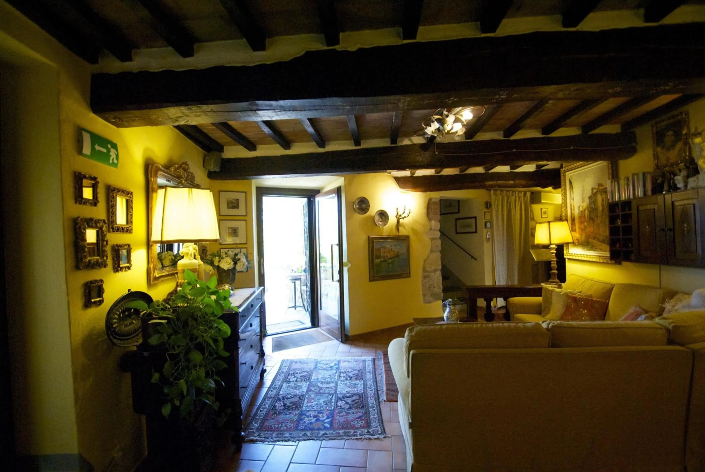 Lobby or reception in Torre Sangiovanni Albergo e Ristorante da Rosary