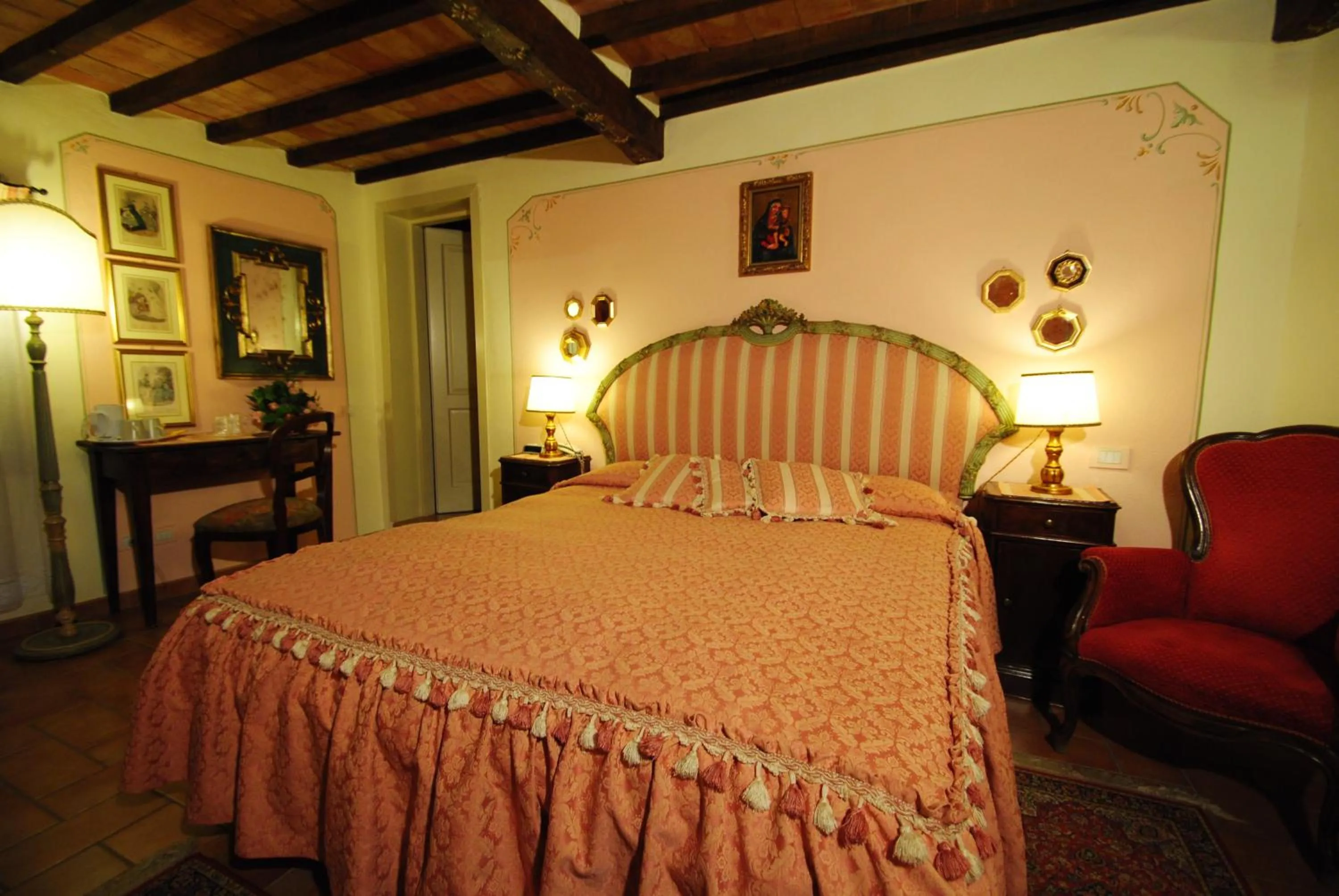 Photo of the whole room, Bed in Torre Sangiovanni Albergo e Ristorante da Rosary