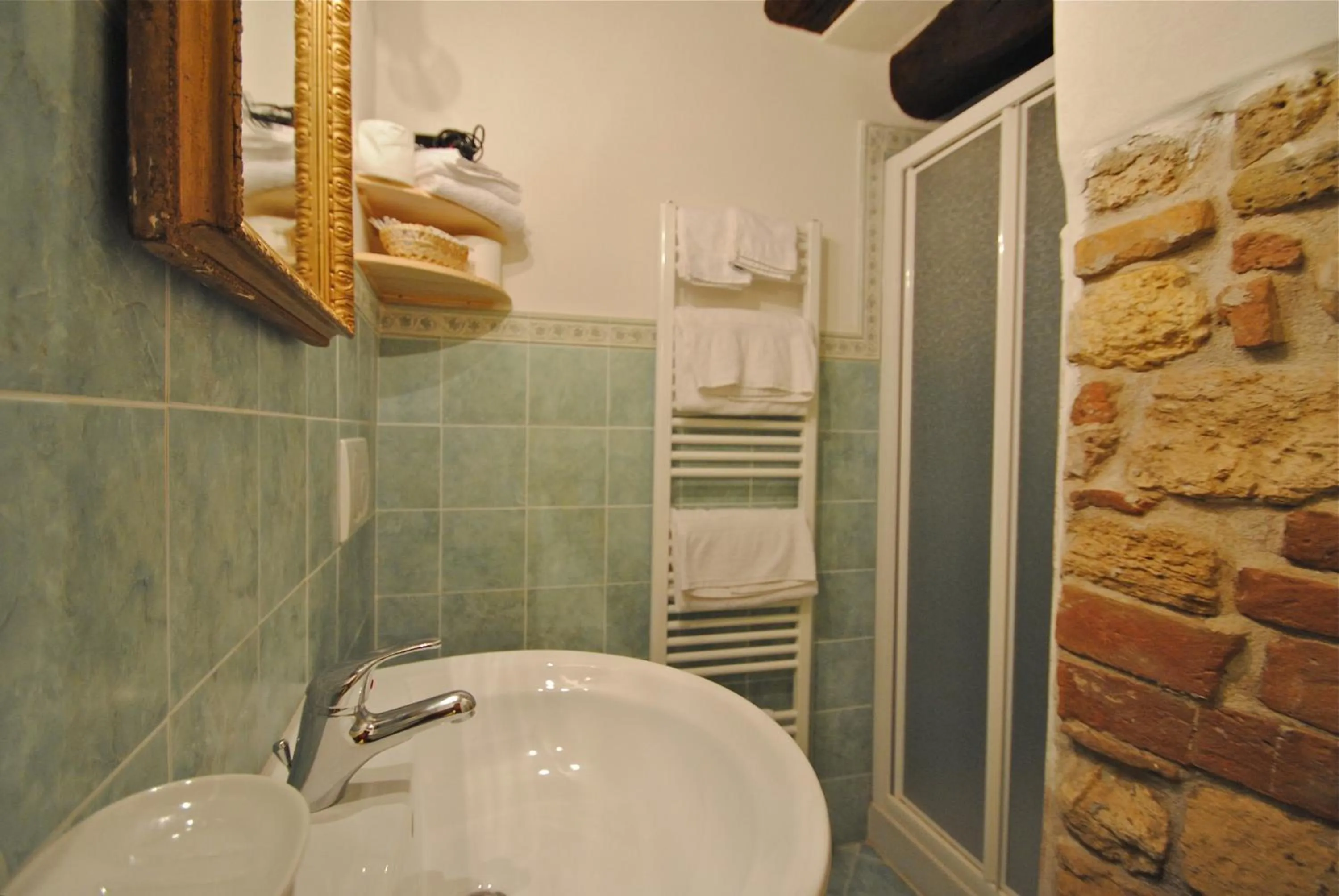 Bathroom in Torre Sangiovanni Albergo e Ristorante da Rosary