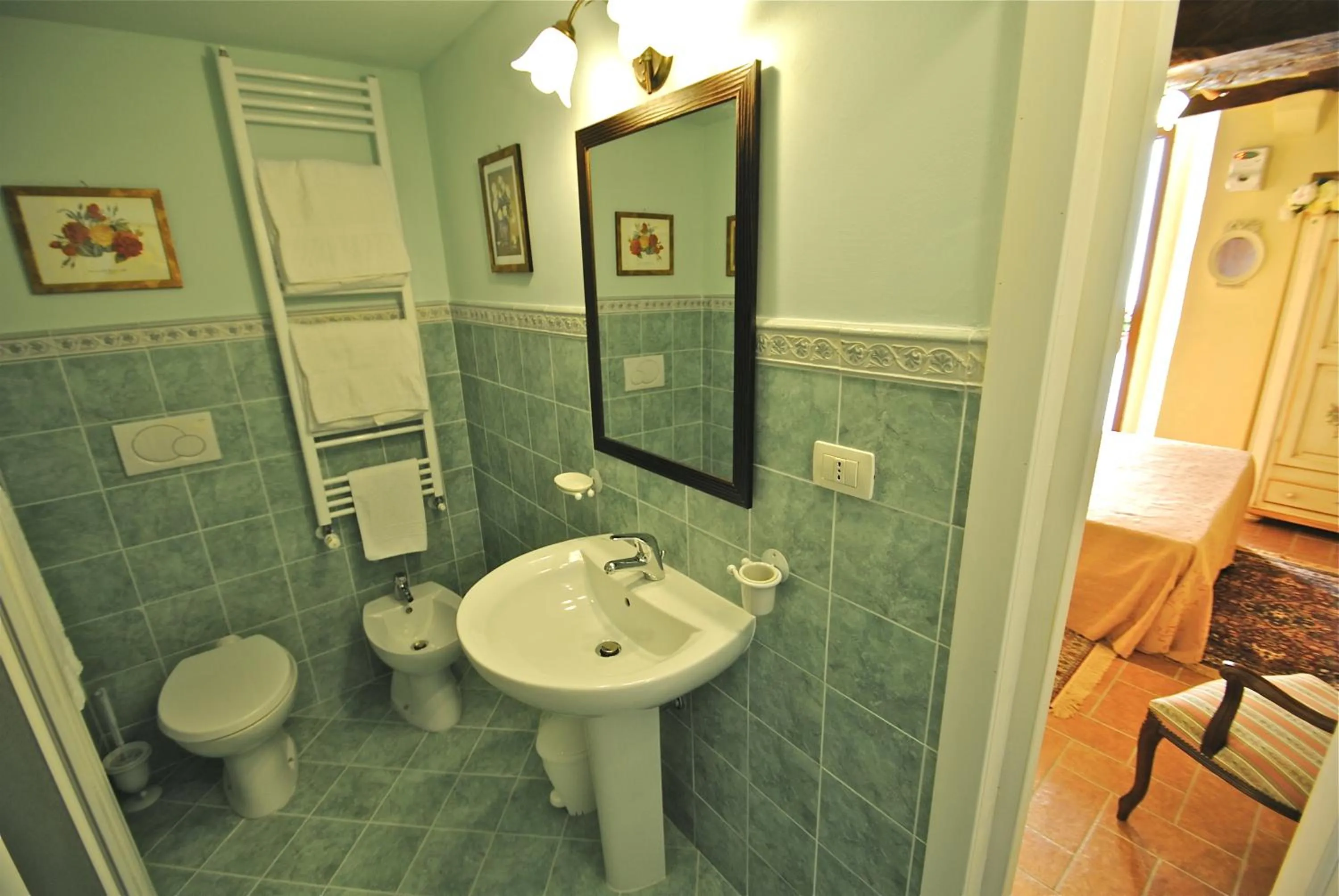 Bathroom in Torre Sangiovanni Albergo e Ristorante da Rosary