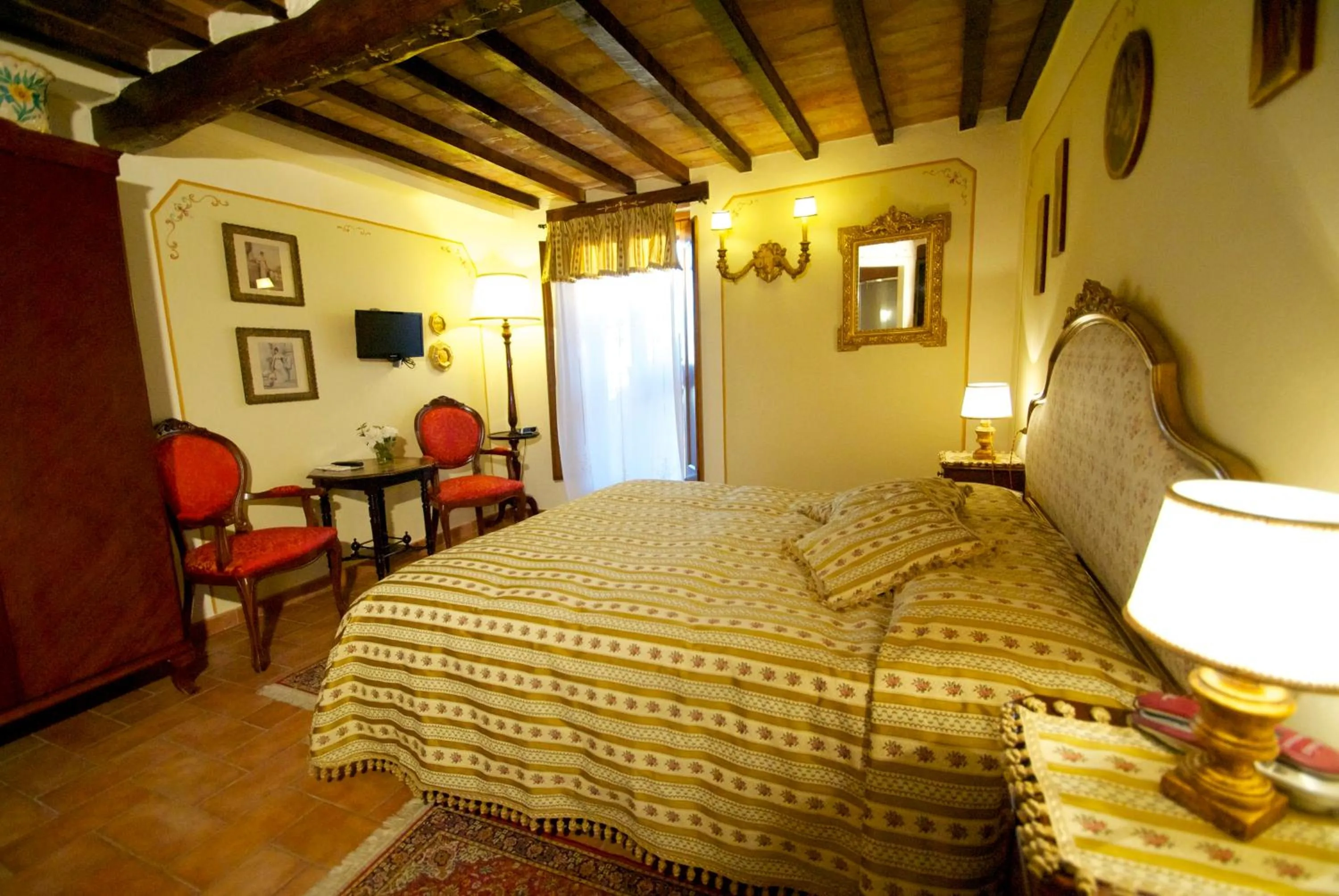 Photo of the whole room, Bed in Torre Sangiovanni Albergo e Ristorante da Rosary