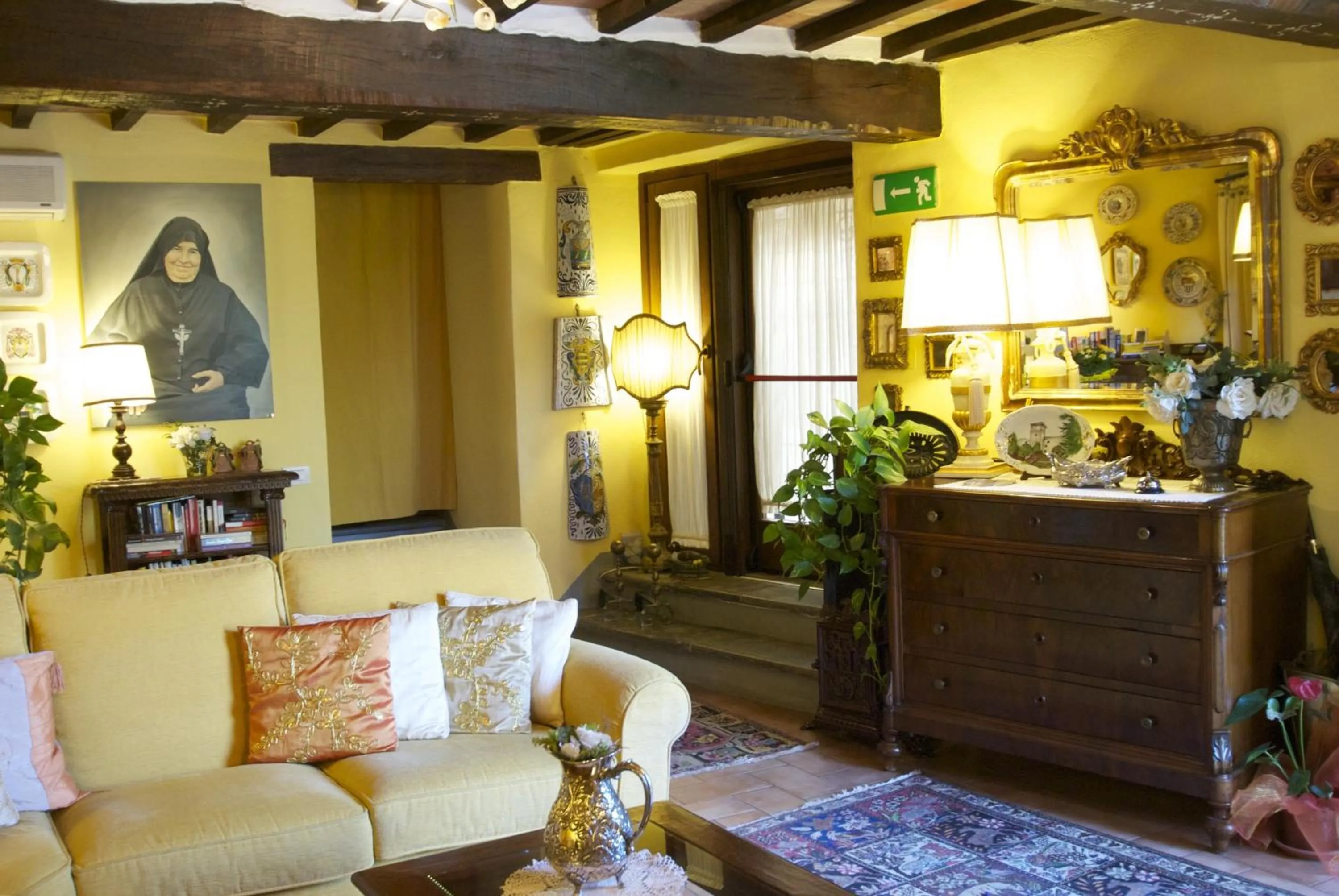 Lobby or reception in Torre Sangiovanni Albergo e Ristorante da Rosary