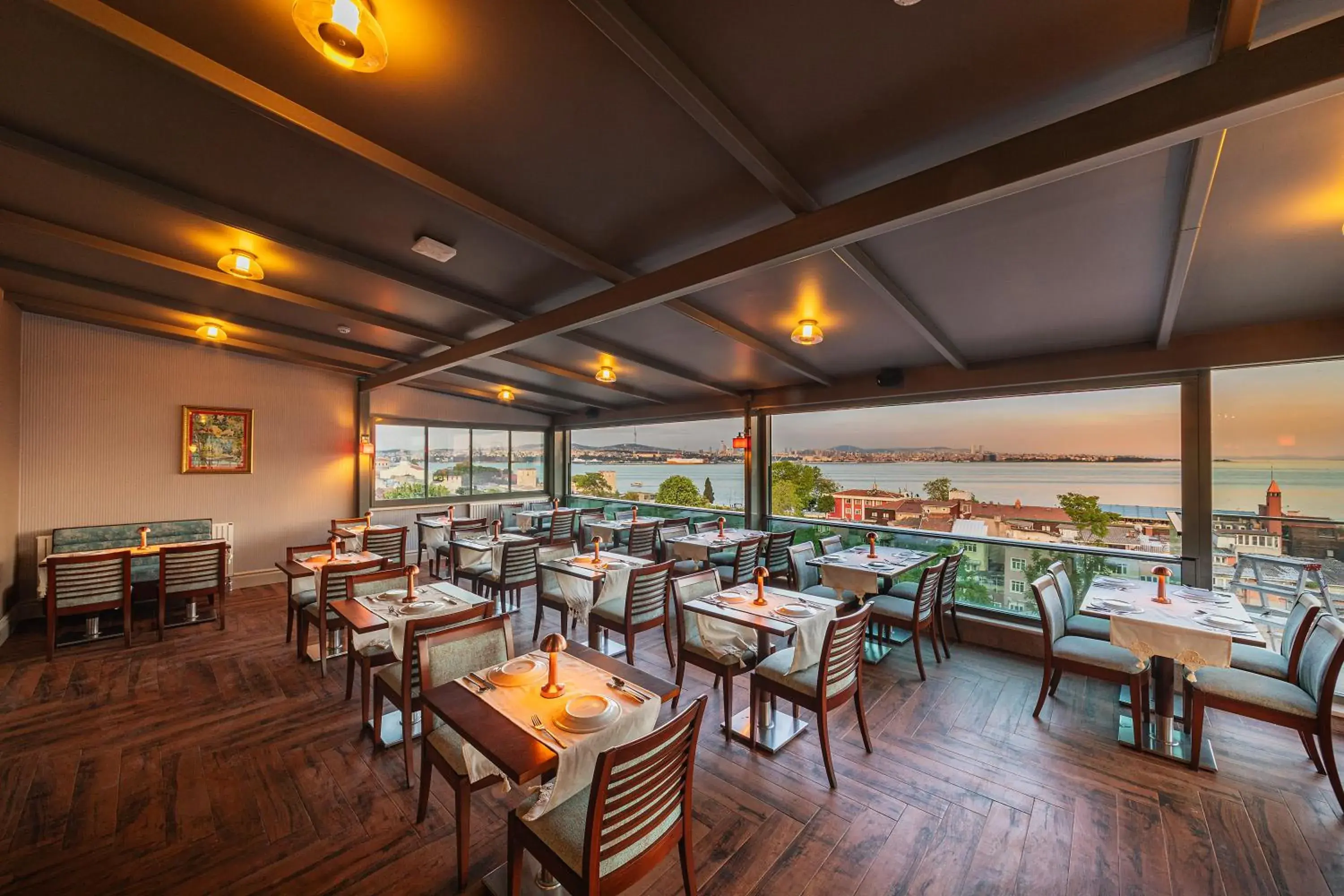 Restaurant/places to eat in Triton Hotel Restaurant/places to eat in Triton Hotel