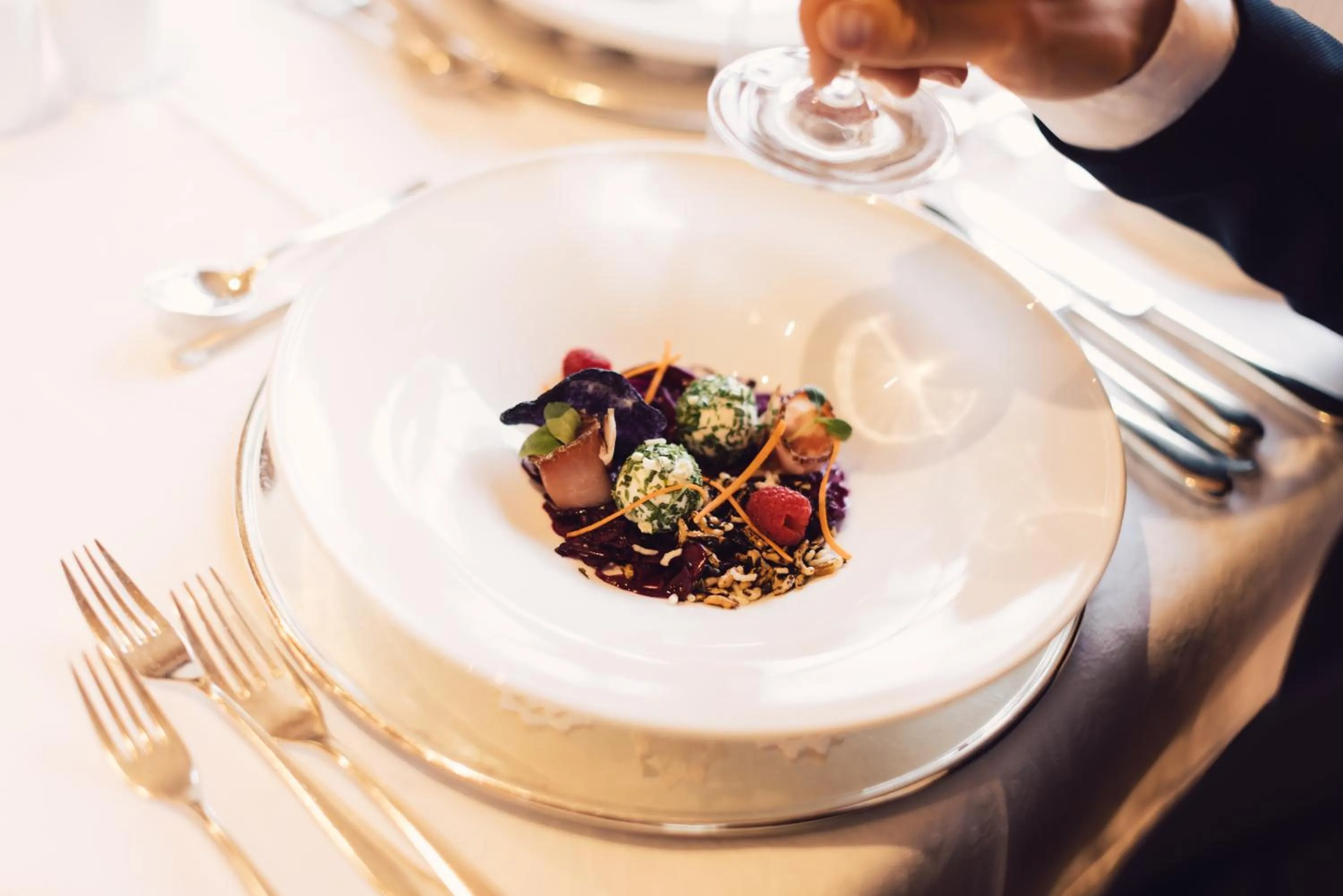 Food and drinks in Alpenpalace Luxury Hideaway & Spa Retreat