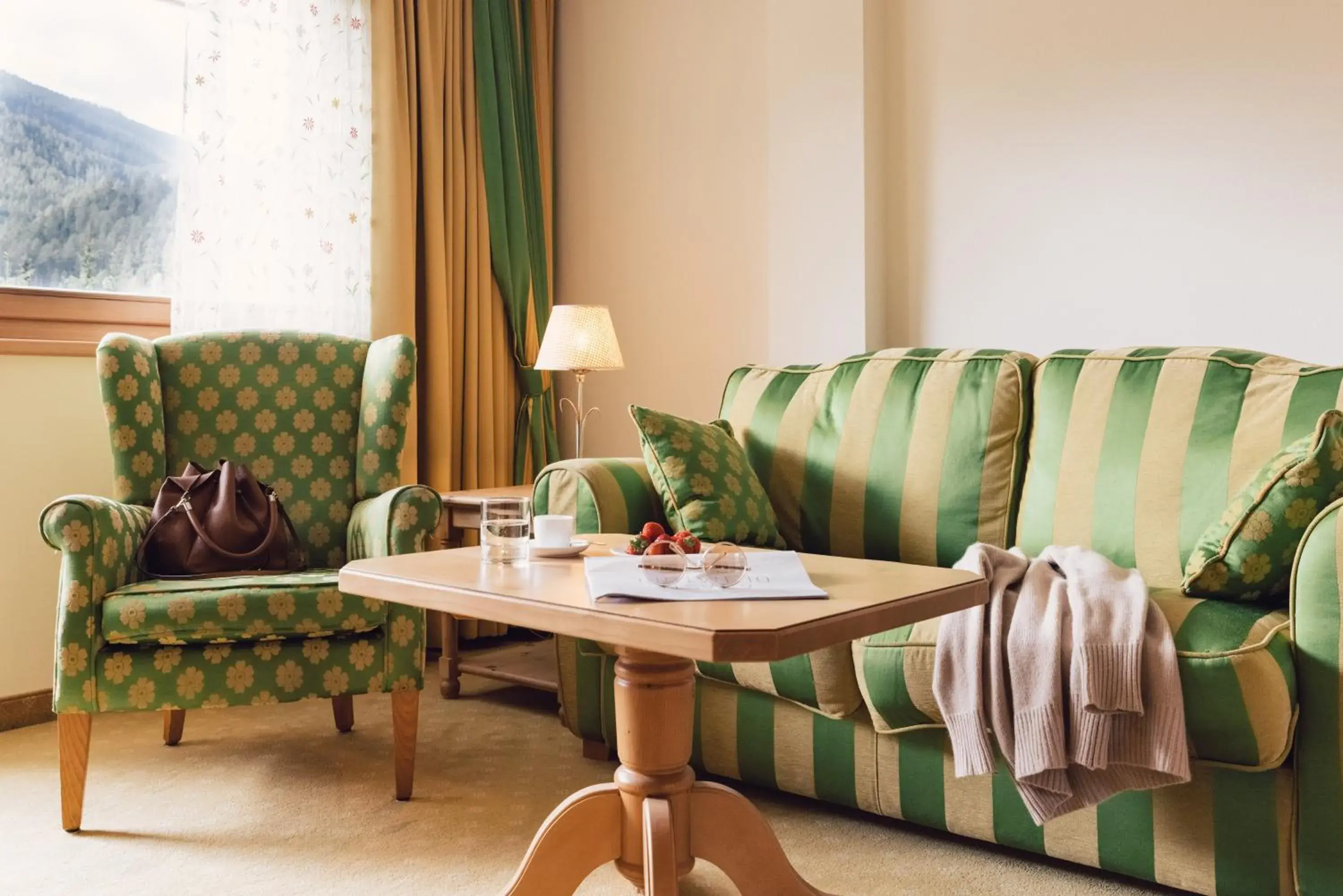 Living room in Alpenpalace Luxury Hideaway & Spa Retreat Living room in Alpenpalace Luxury Hideaway & Spa Retreat