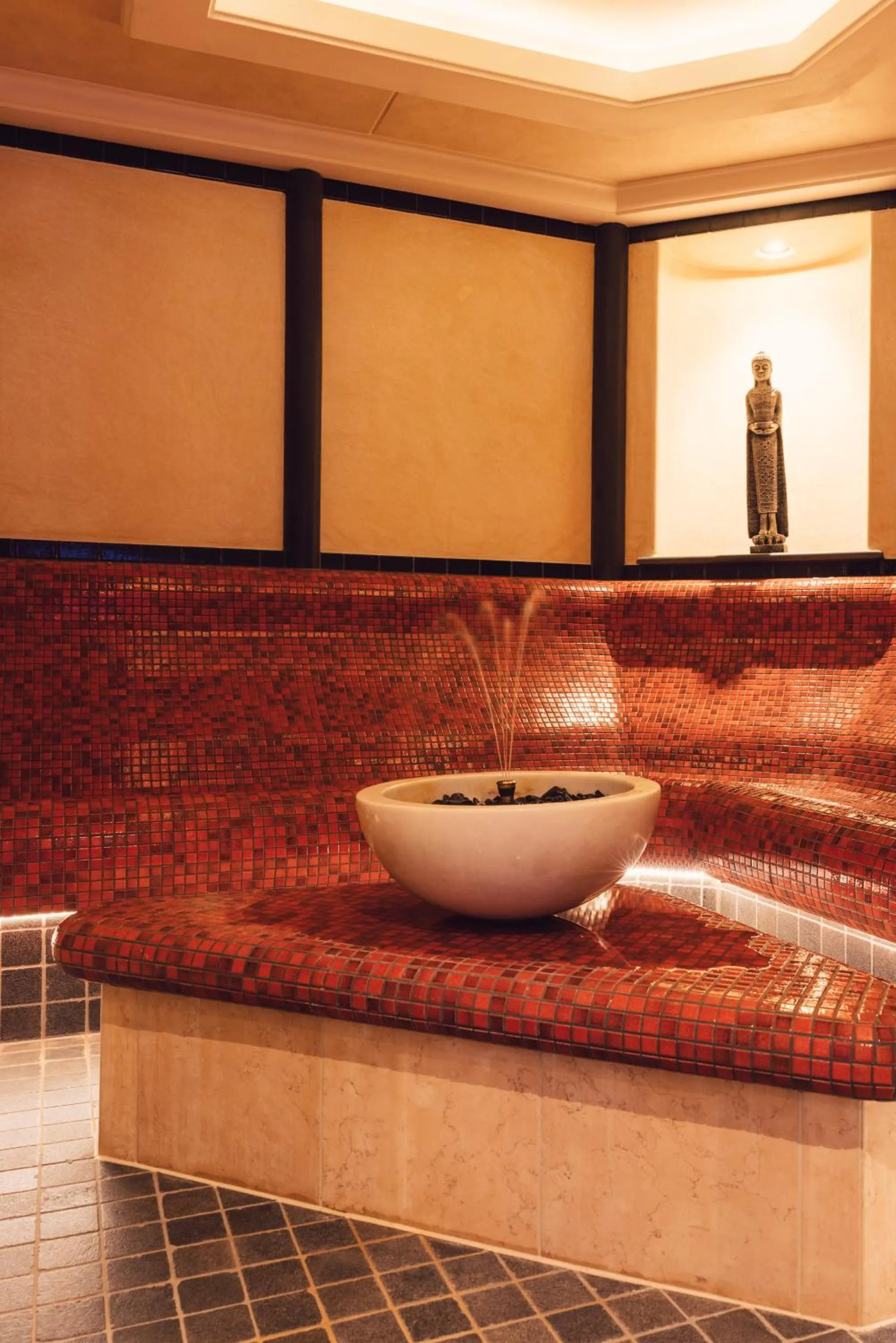 Spa and wellness centre/facilities in Alpenpalace Luxury Hideaway & Spa Retreat